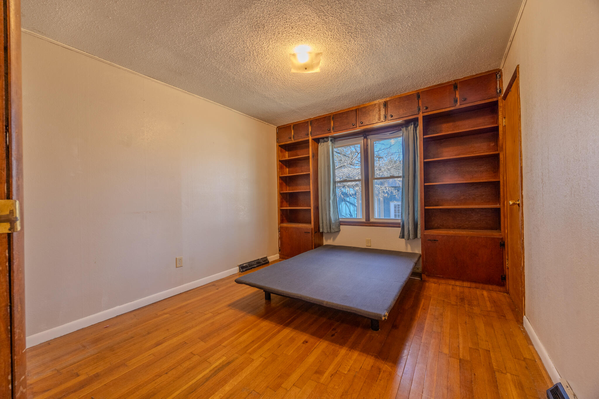 1451 West 5th Street Property Photo 25
