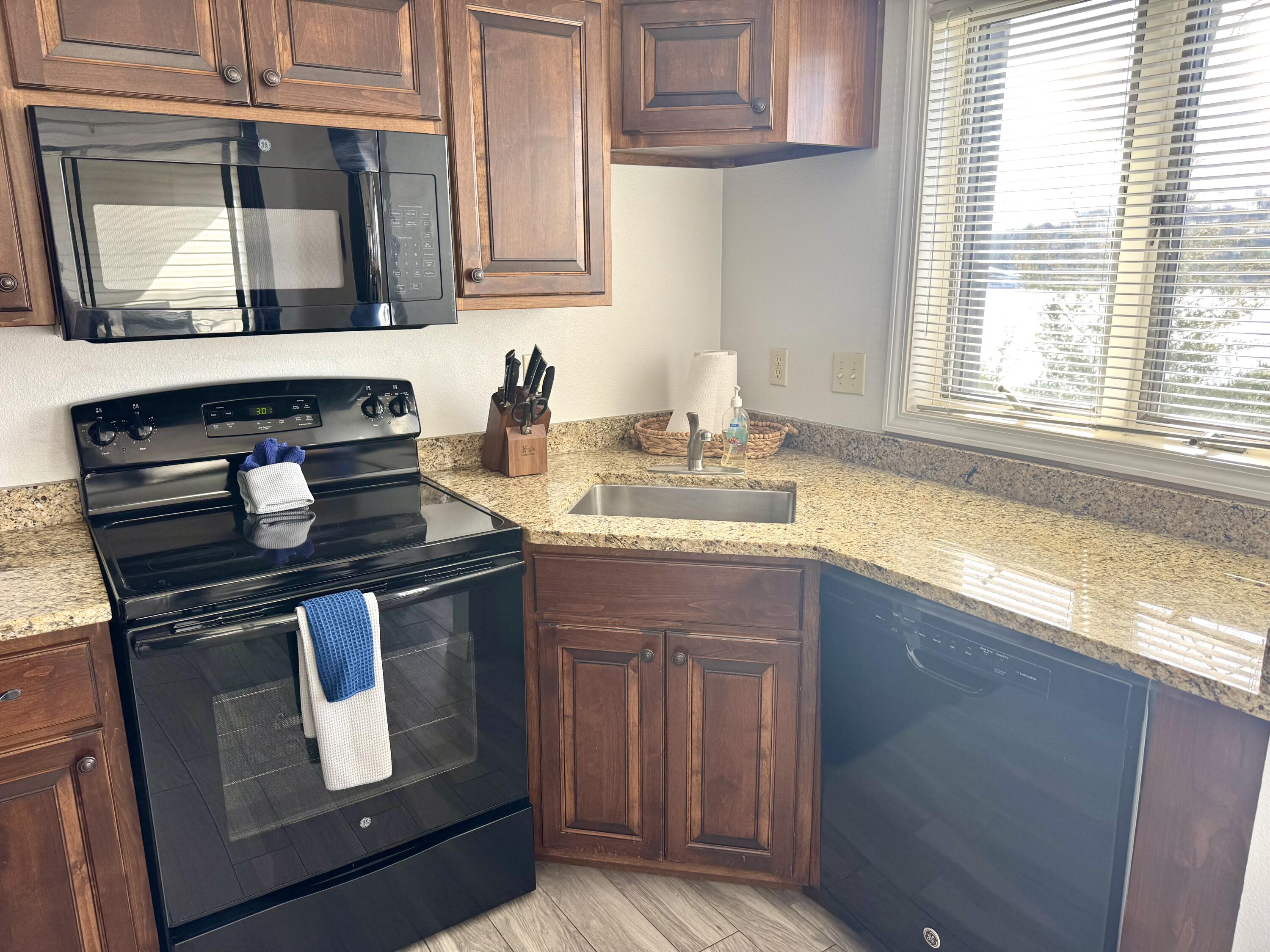 361 Anchors Point Lane Property Photo 16