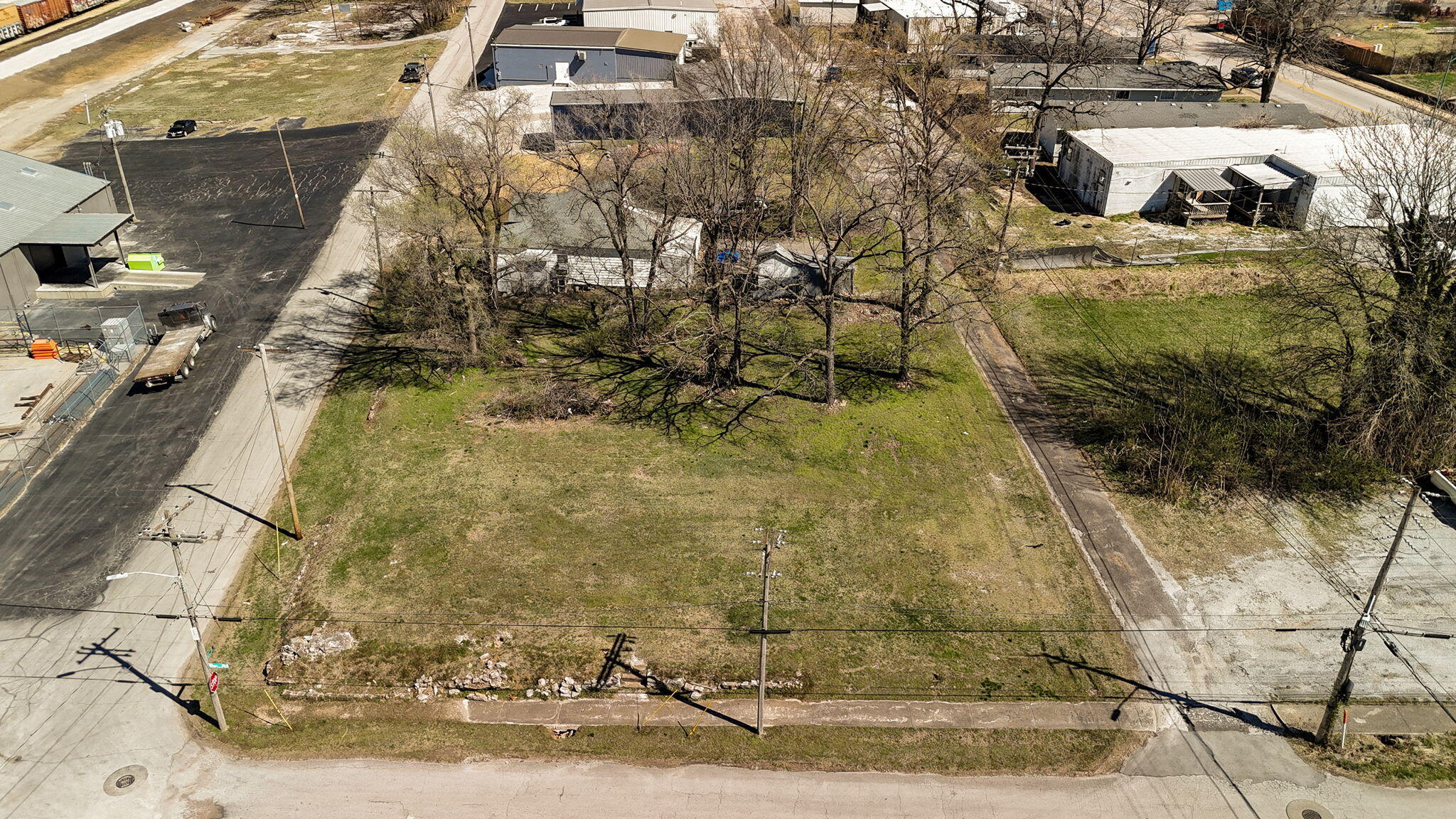 222 North 8th Avenue Property Photo 3