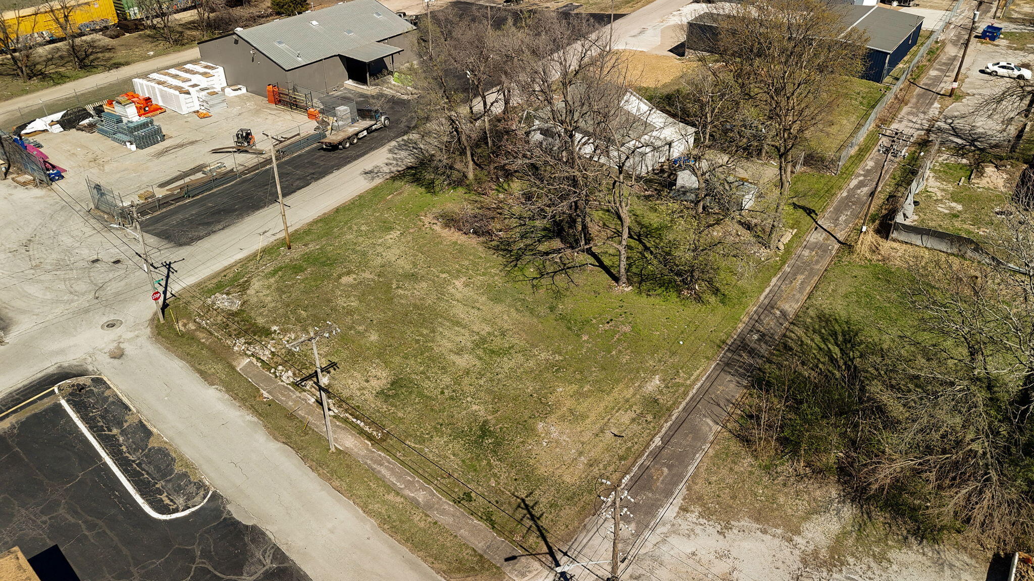 222 North 8th Avenue Property Photo 4