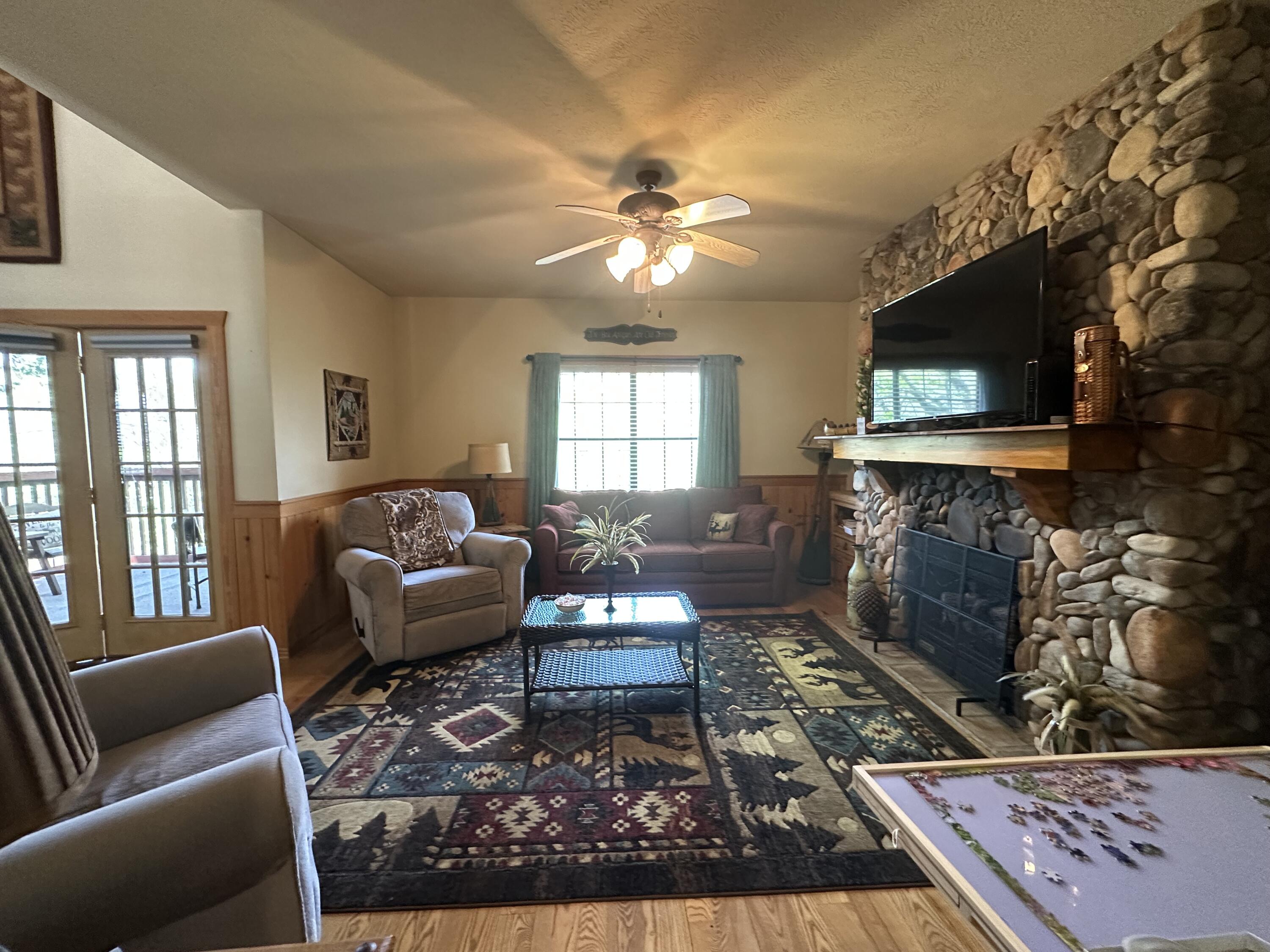 215 Oakridge Road Property Photo 4
