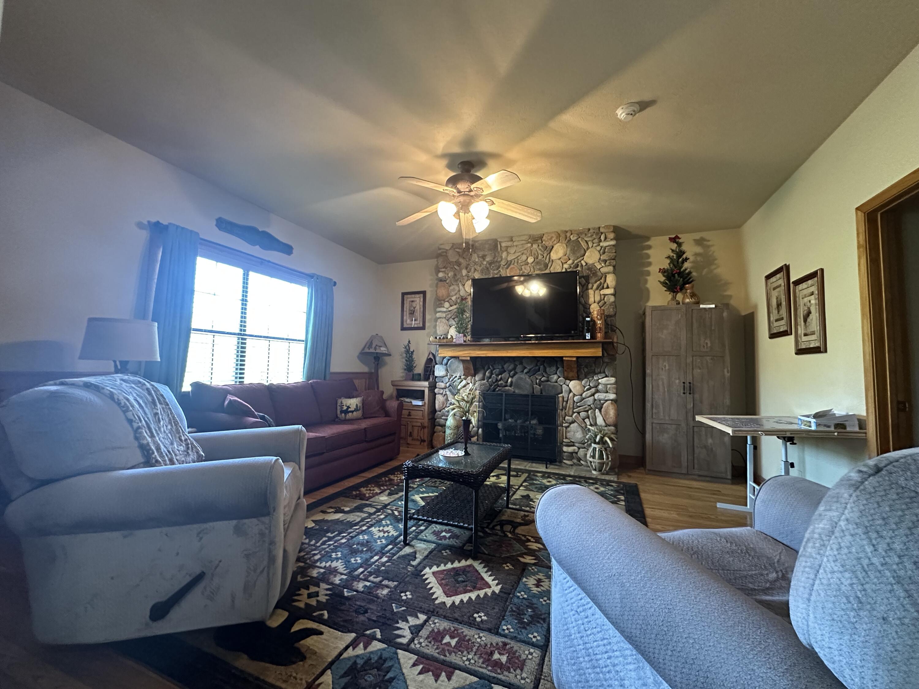 215 Oakridge Road Property Photo 4