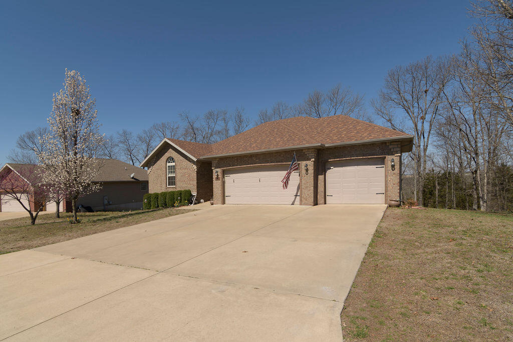 1405 Emory Creek Boulevard Property Photo 2