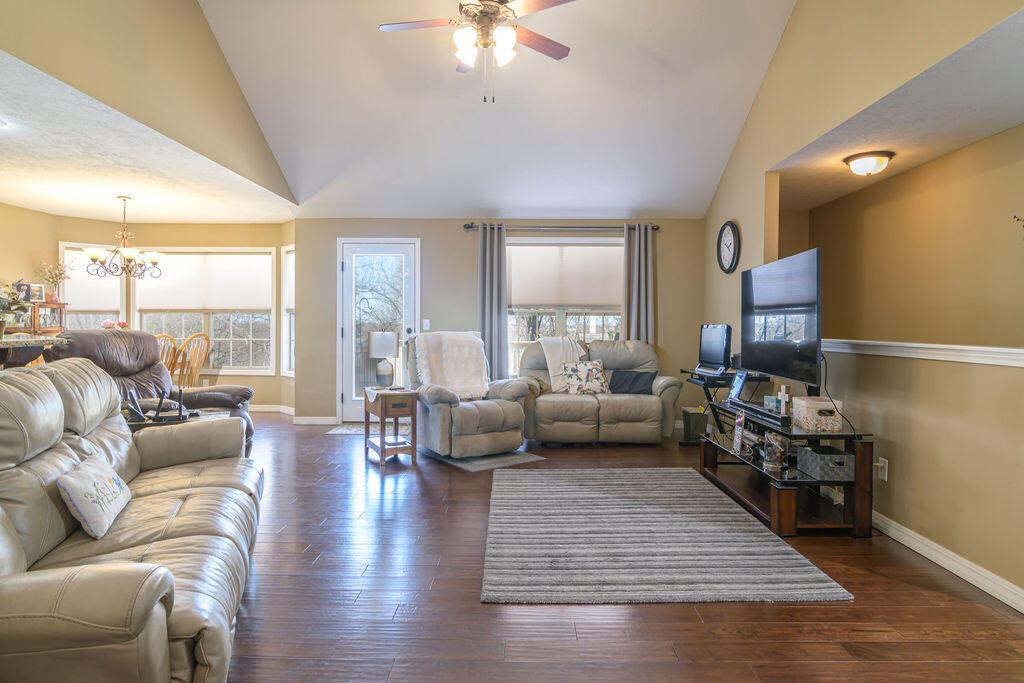 1405 Emory Creek Boulevard Property Photo 12