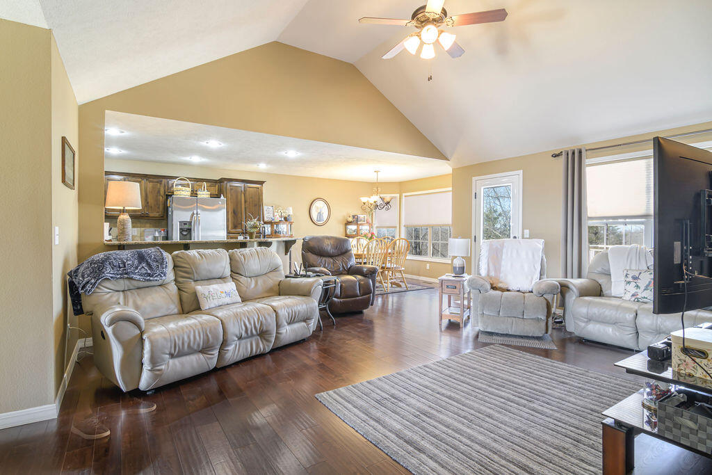 1405 Emory Creek Boulevard Property Photo 13