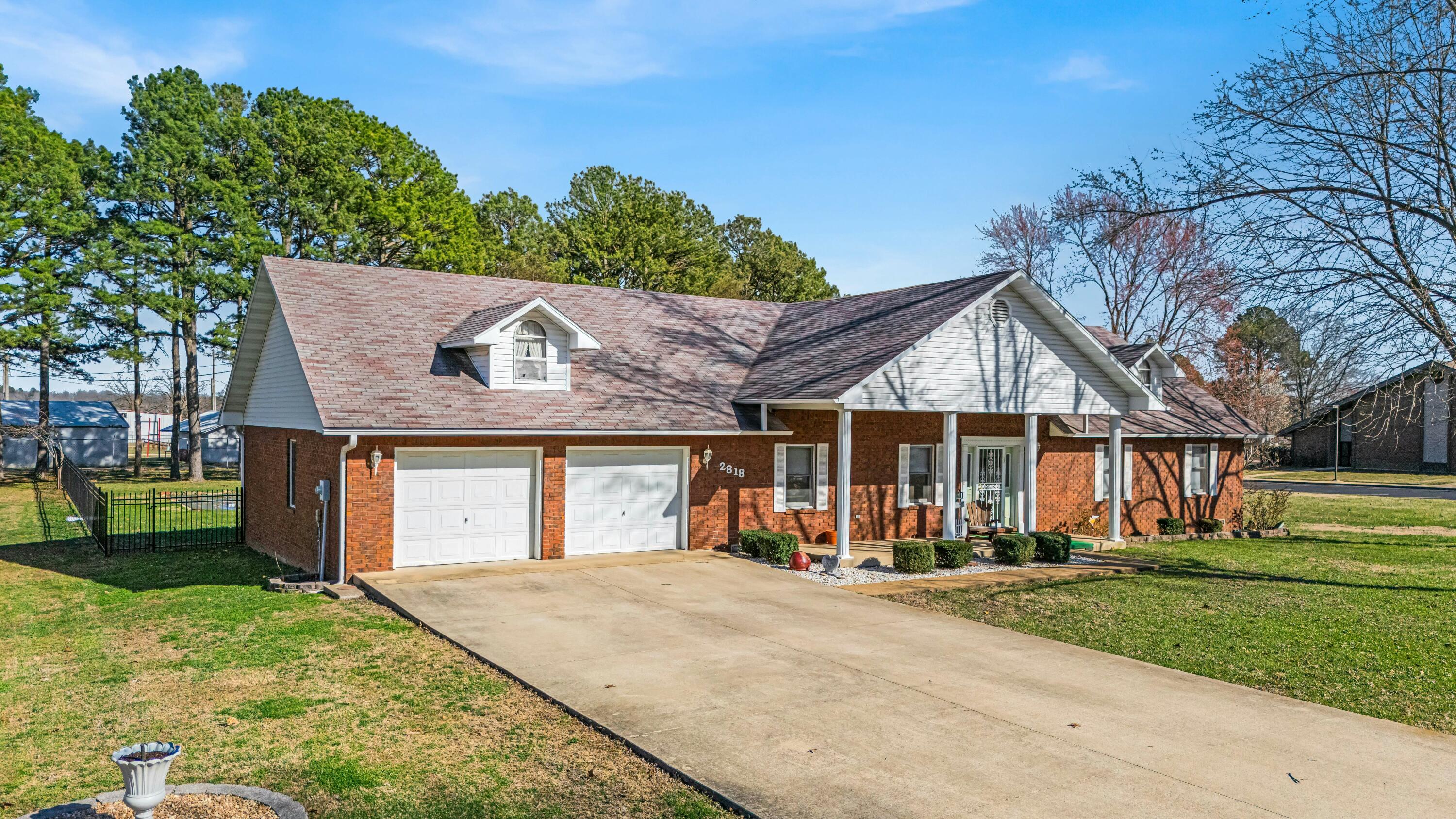 2818 Christie Drive Property Photo 4