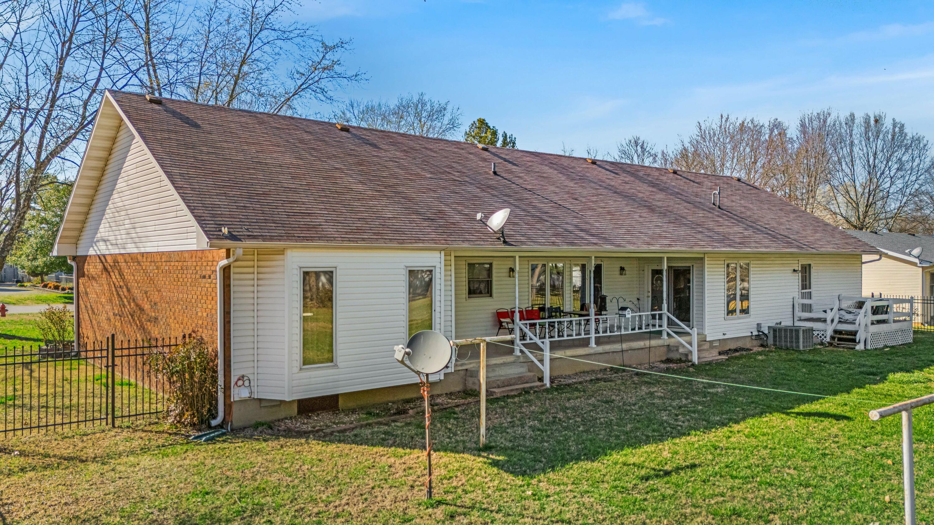 2818 Christie Drive Property Photo 8