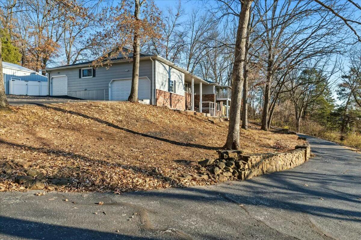 5610 South Farm Road 137 Property Photo 3