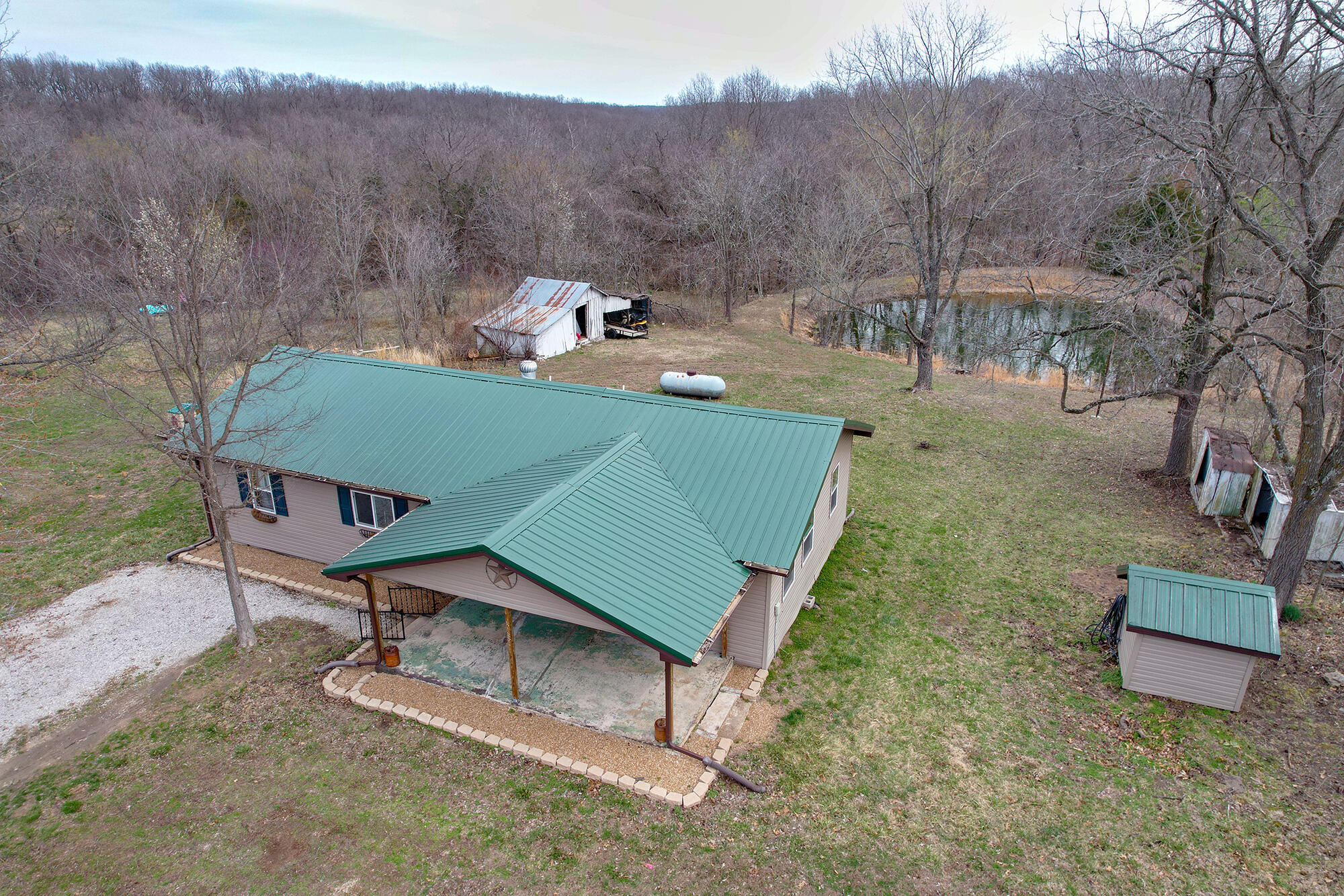 371 State Road F Property Photo 2