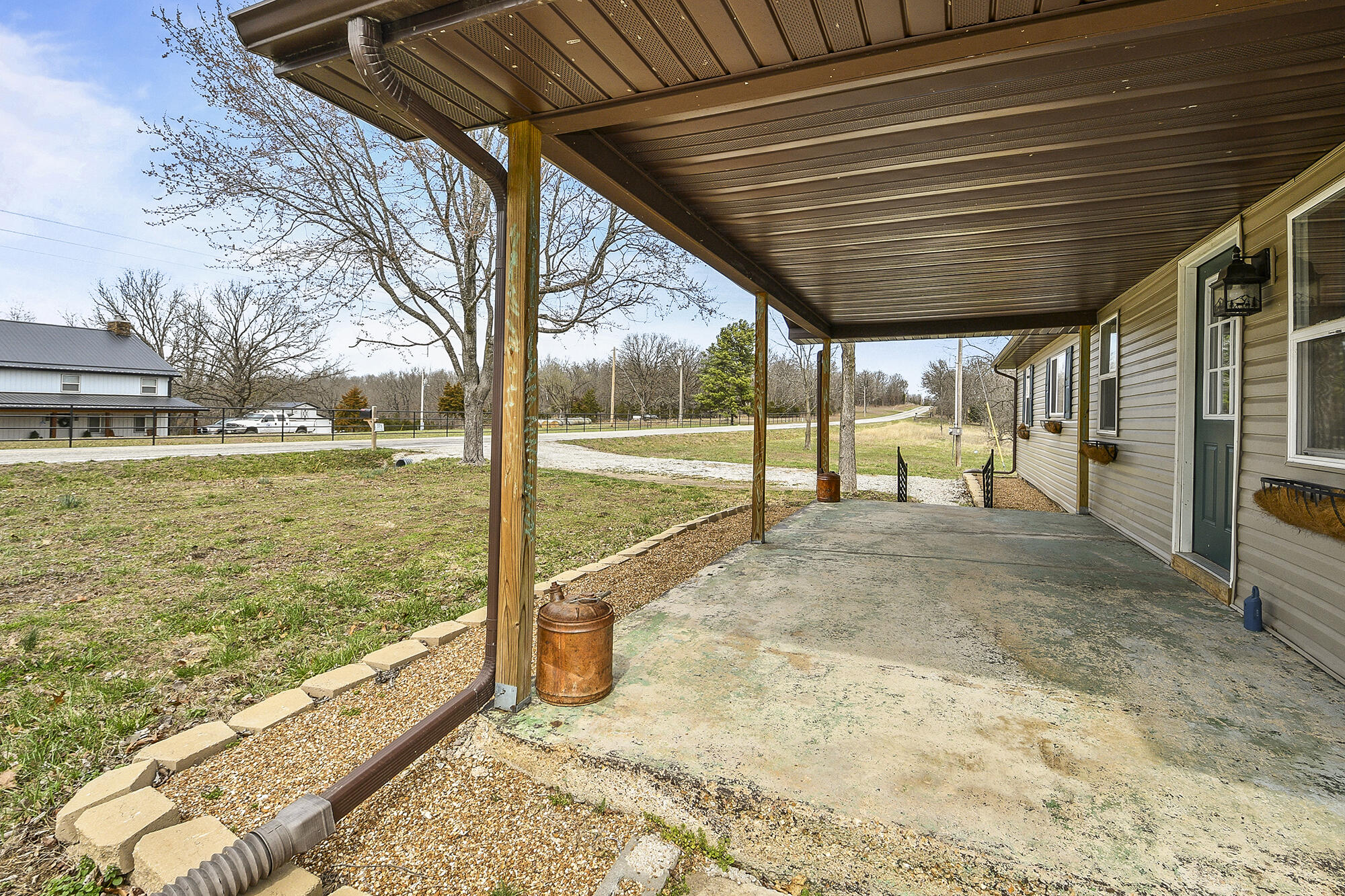 371 State Road F Property Photo 5