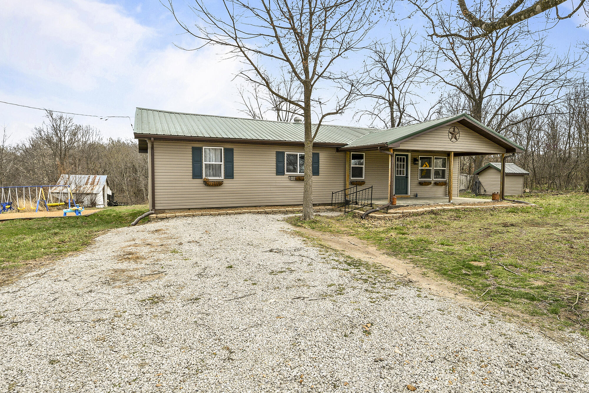 371 State Road F Property Photo 6