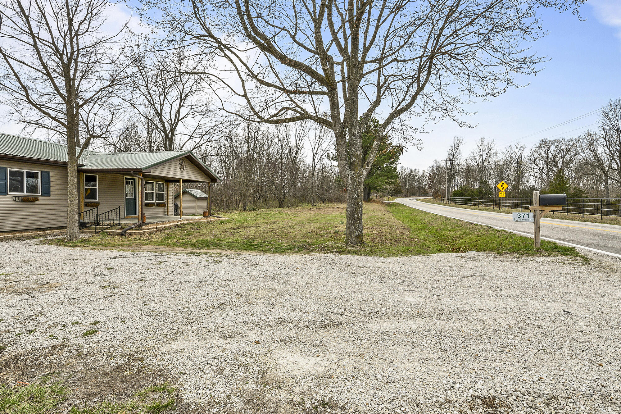 371 State Road F Property Photo 8
