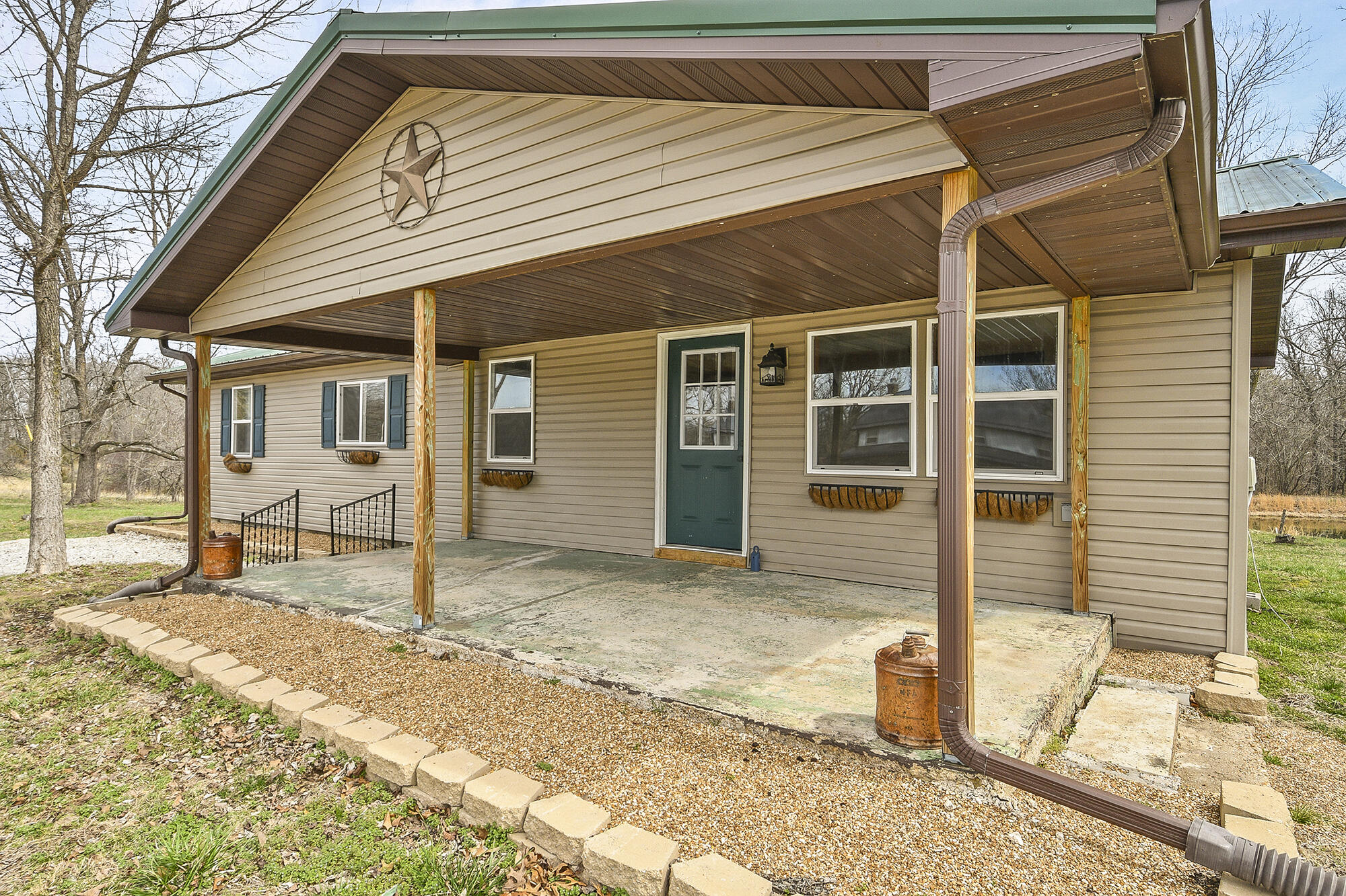 371 State Road F Property Photo 9
