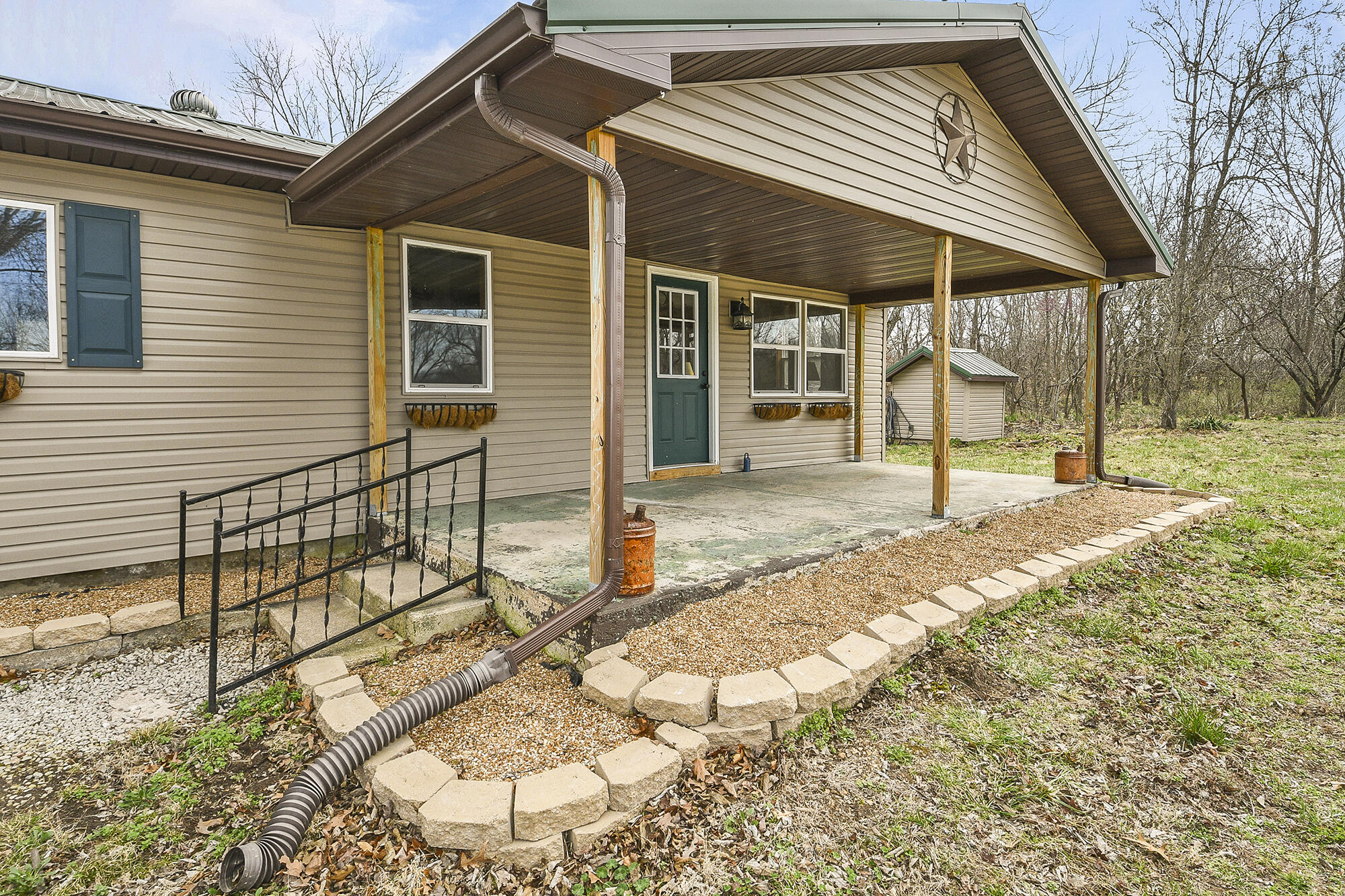 371 State Road F Property Photo 10