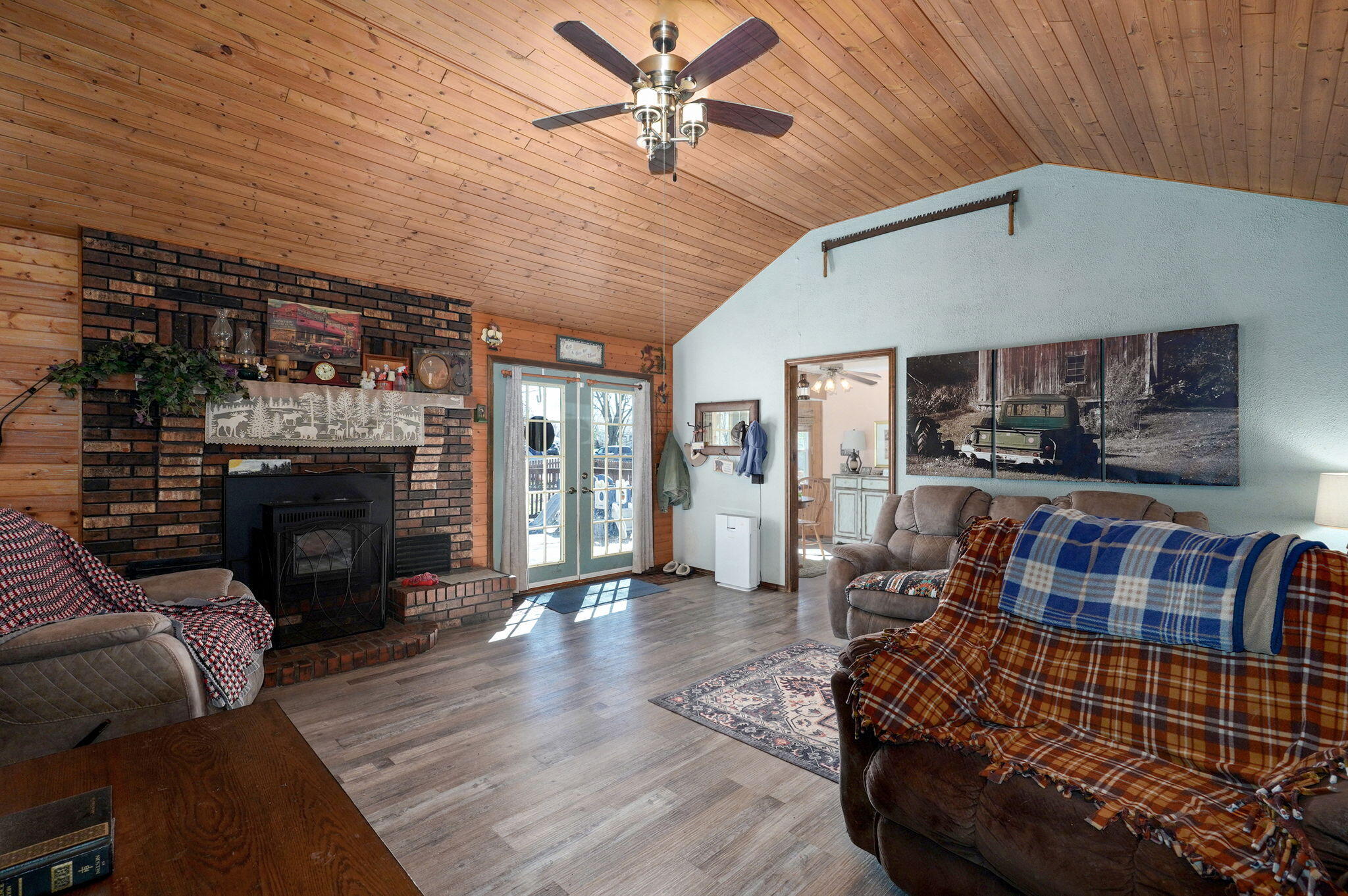 4832 South Louise Road Property Photo 4