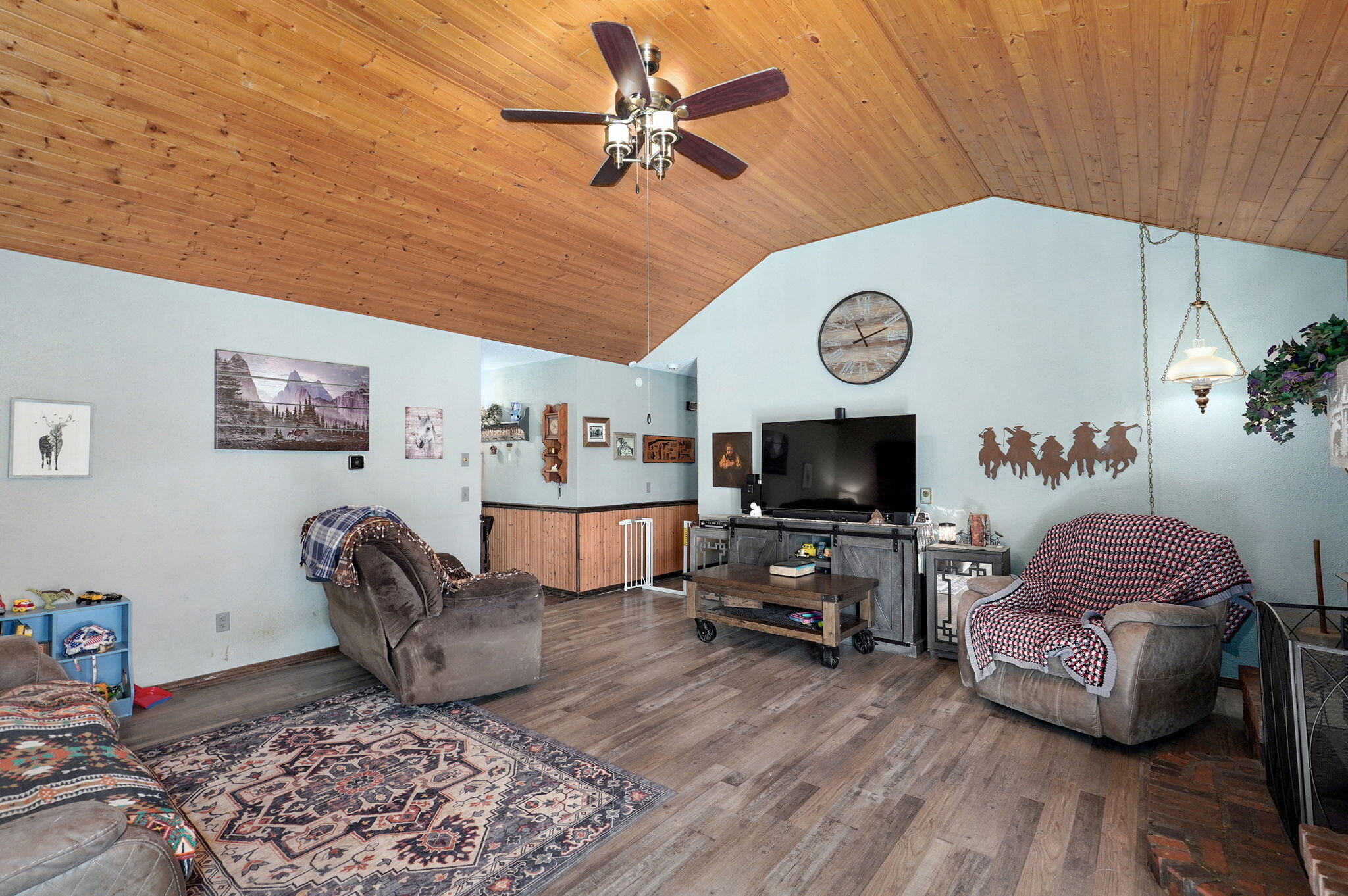4832 South Louise Road Property Photo 6