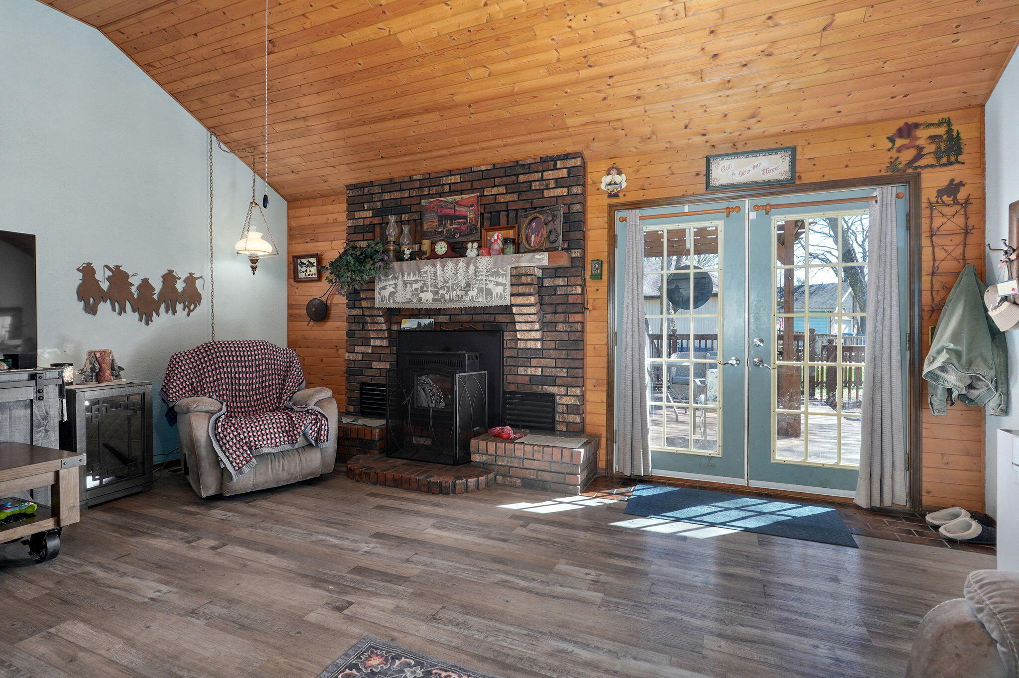 4832 South Louise Road Property Photo 7