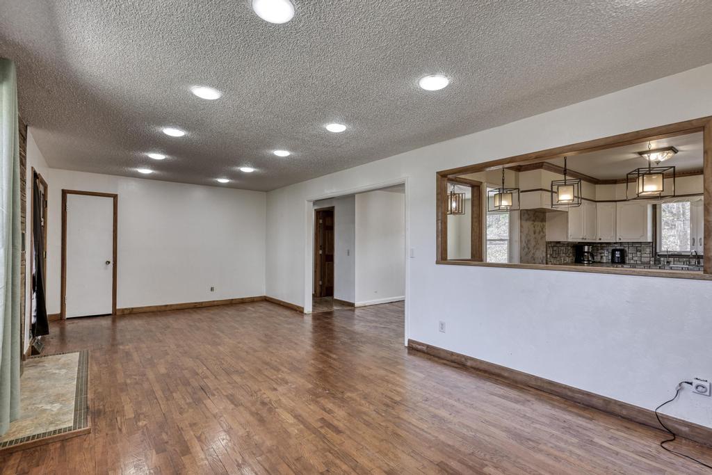 710 Chippewa Street Property Photo 3