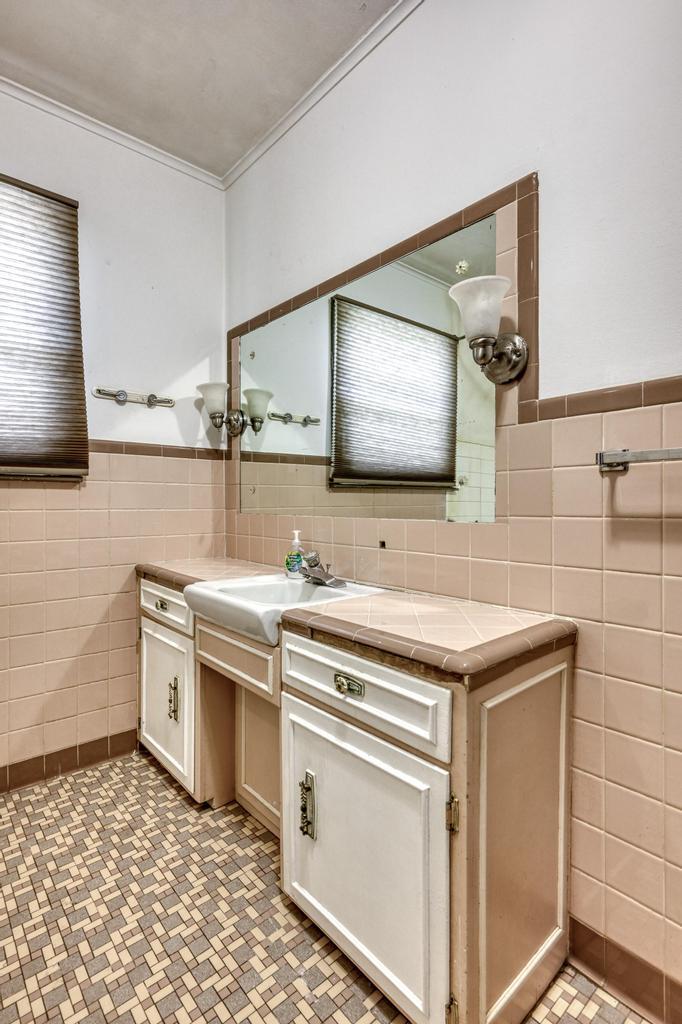 710 Chippewa Street Property Photo 14