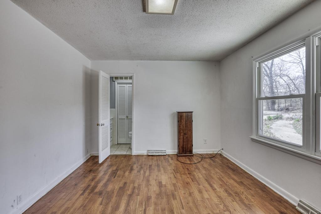 710 Chippewa Street Property Photo 17