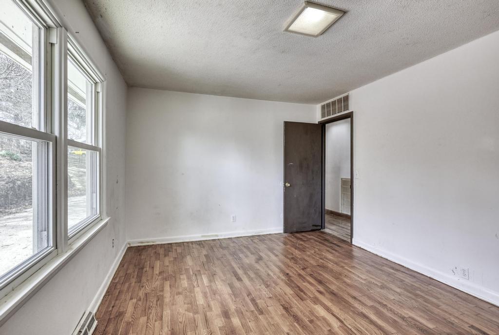 710 Chippewa Street Property Photo 18