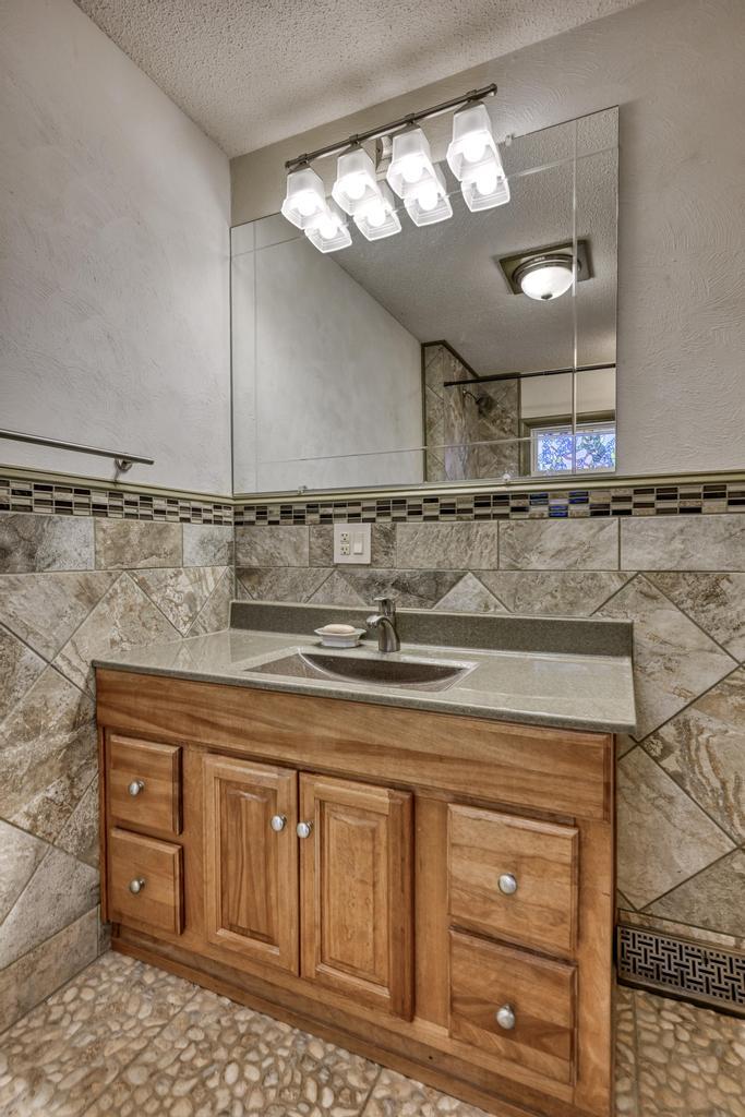 710 Chippewa Street Property Photo 27
