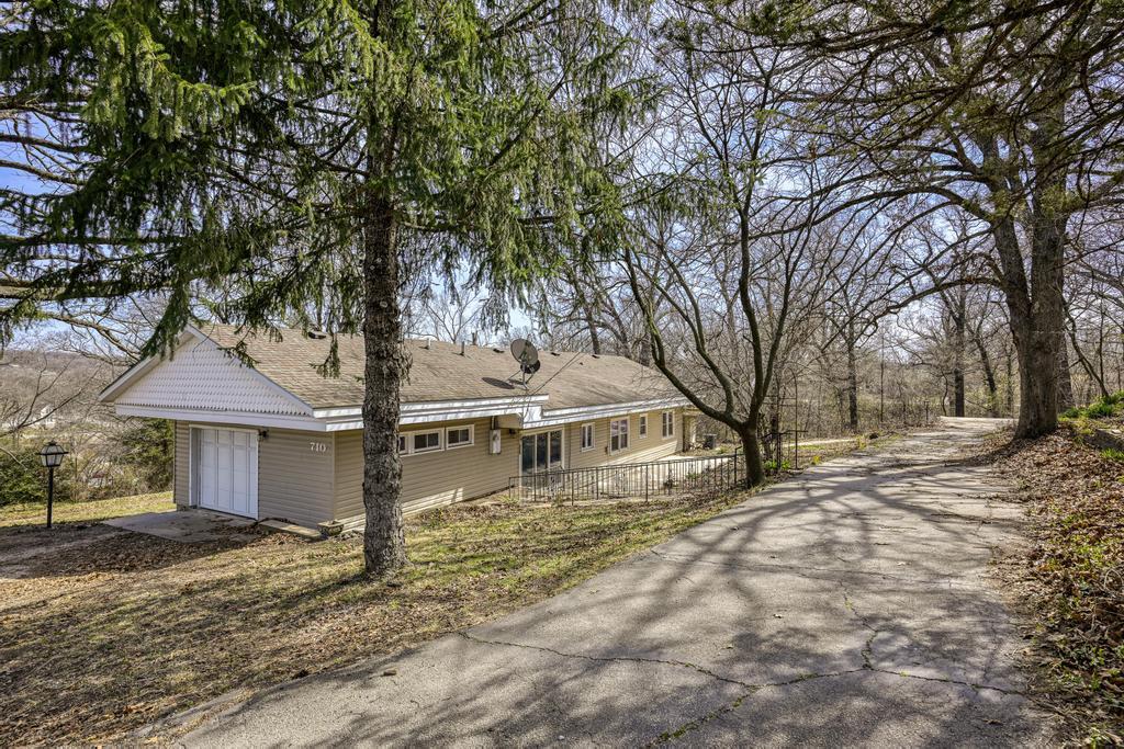 710 Chippewa Street Property Photo 29