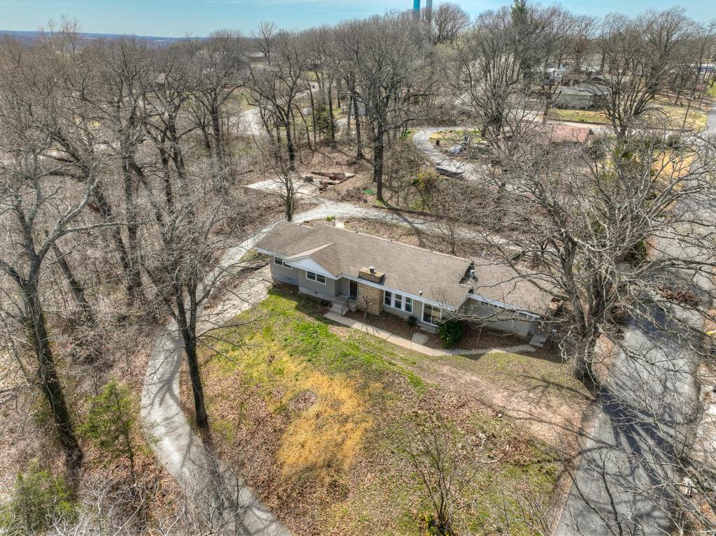 710 Chippewa Street Property Photo 35