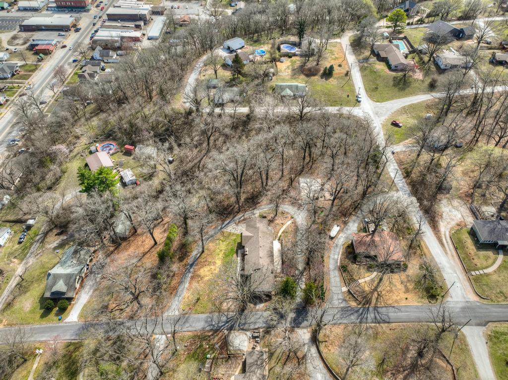 710 Chippewa Street Property Photo 37