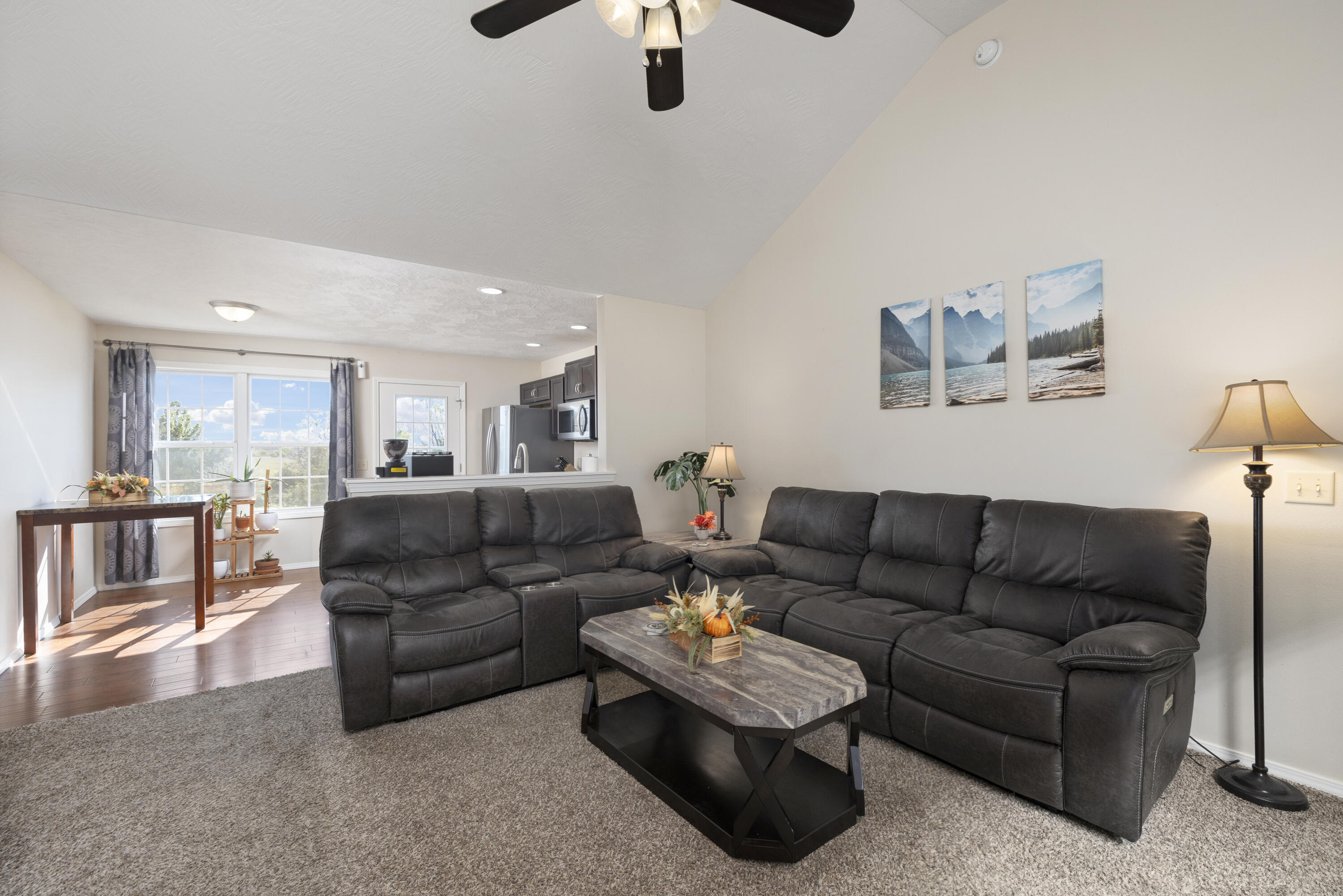 660 Woodlawn Street Property Photo 4
