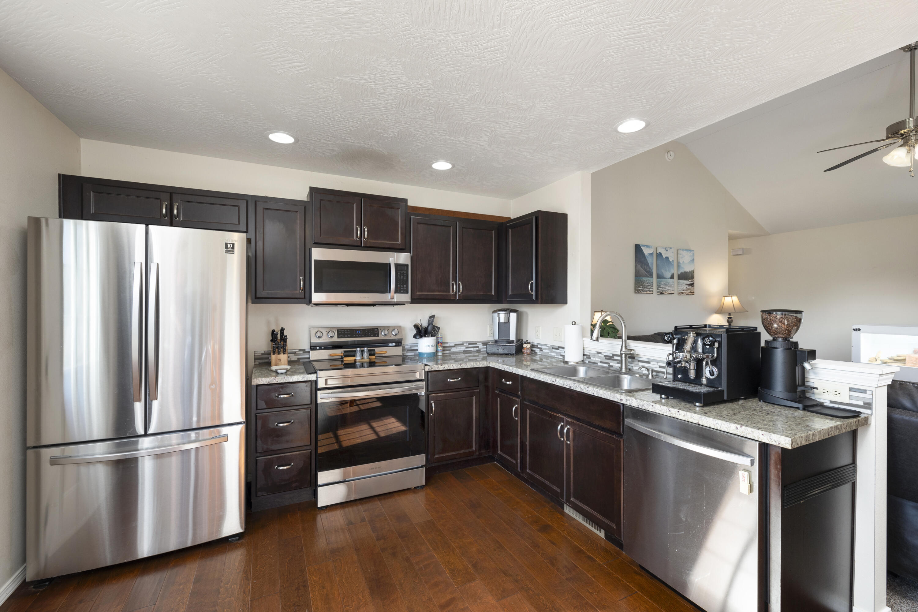 660 Woodlawn Street Property Photo 8