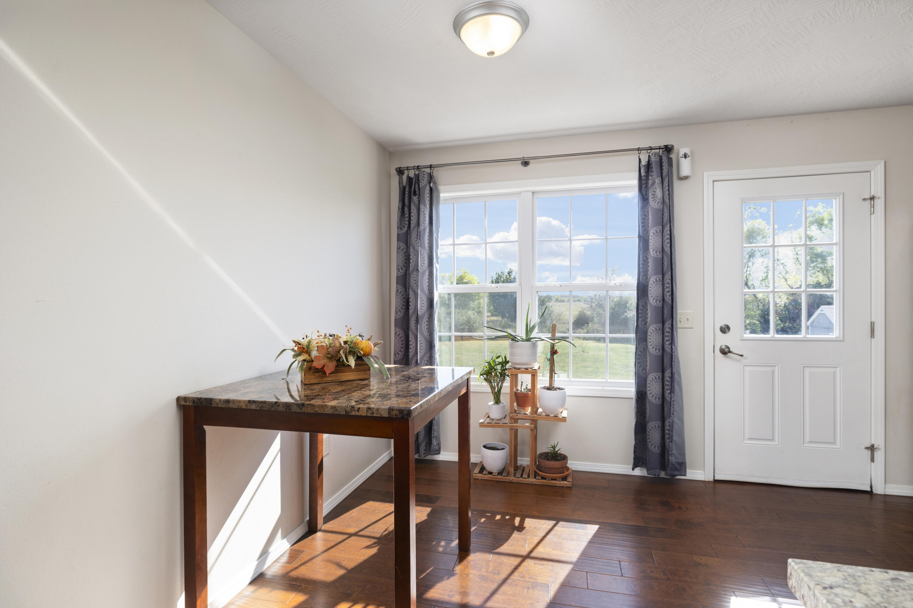 660 Woodlawn Street Property Photo 10