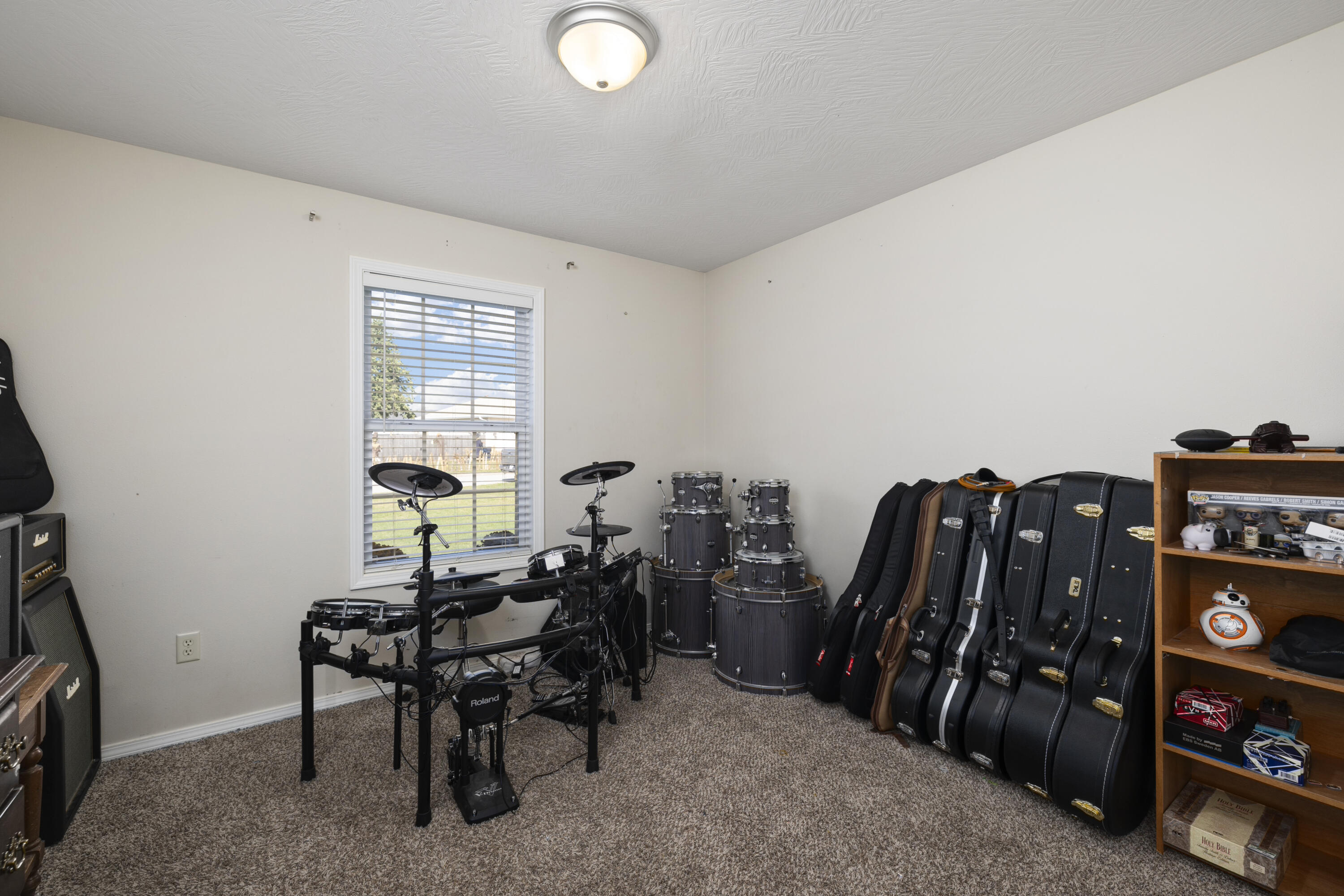 660 Woodlawn Street Property Photo 20
