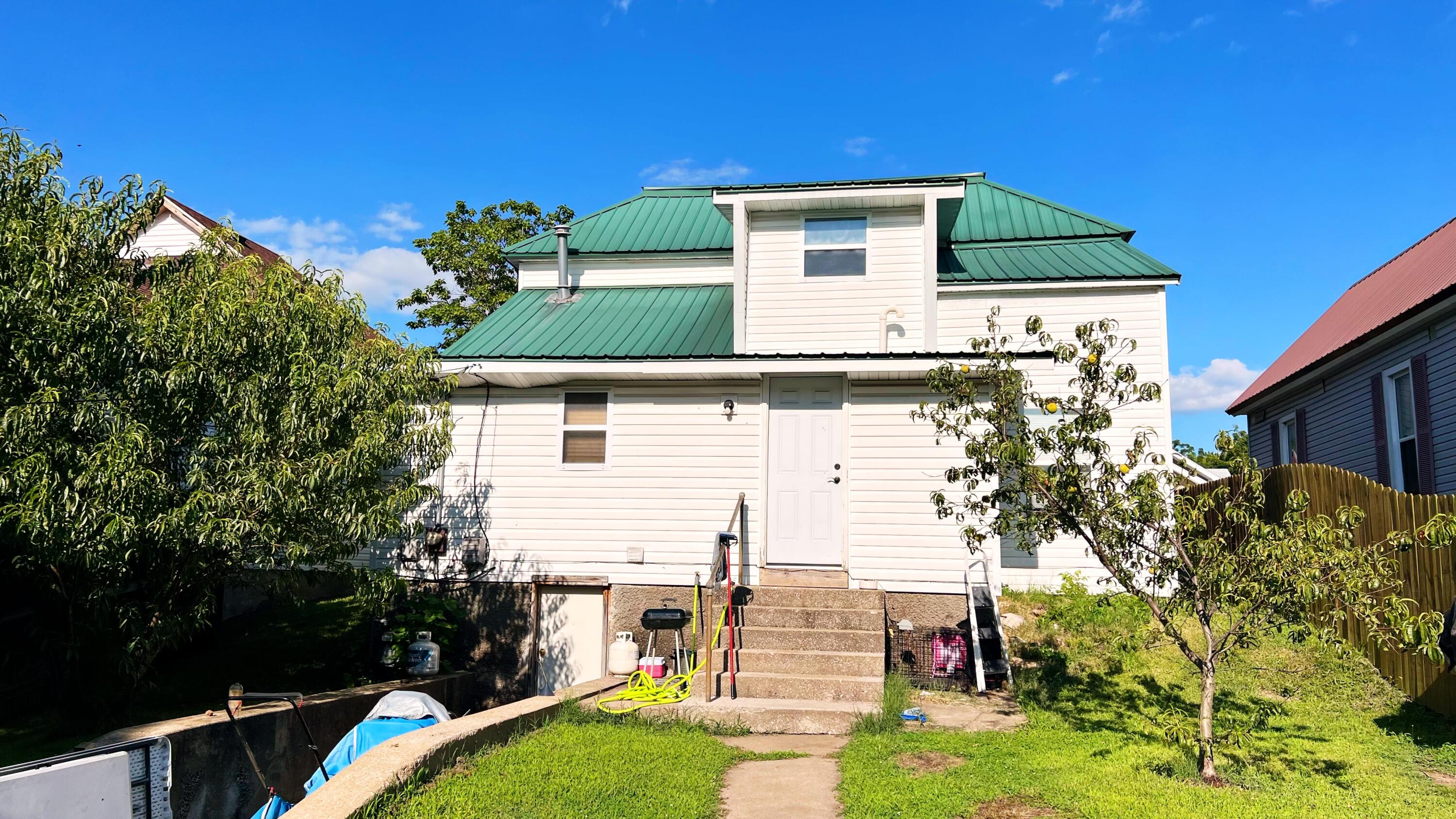 702 4th Street Property Photo 2