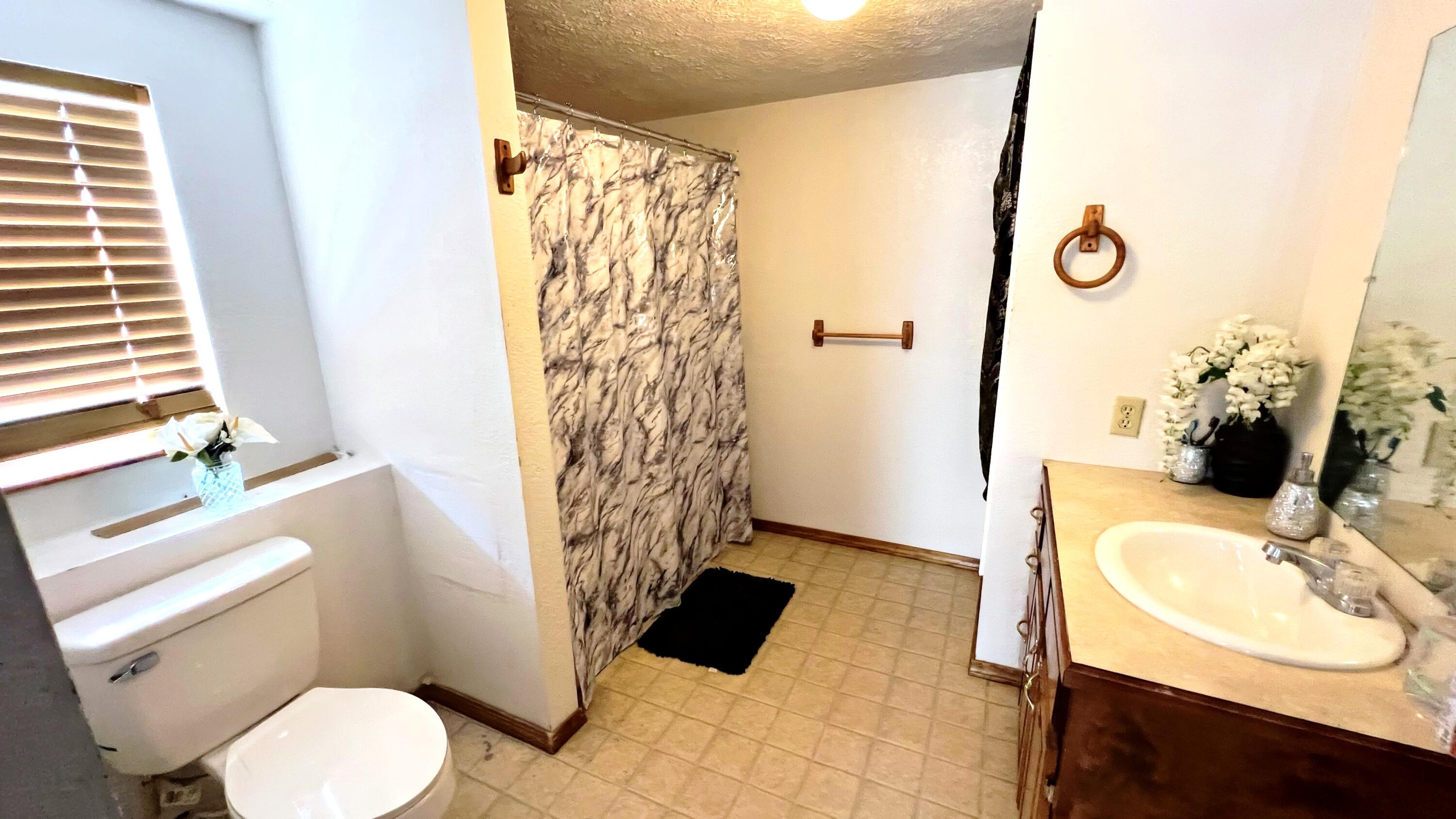 702 4th Street Property Photo 3