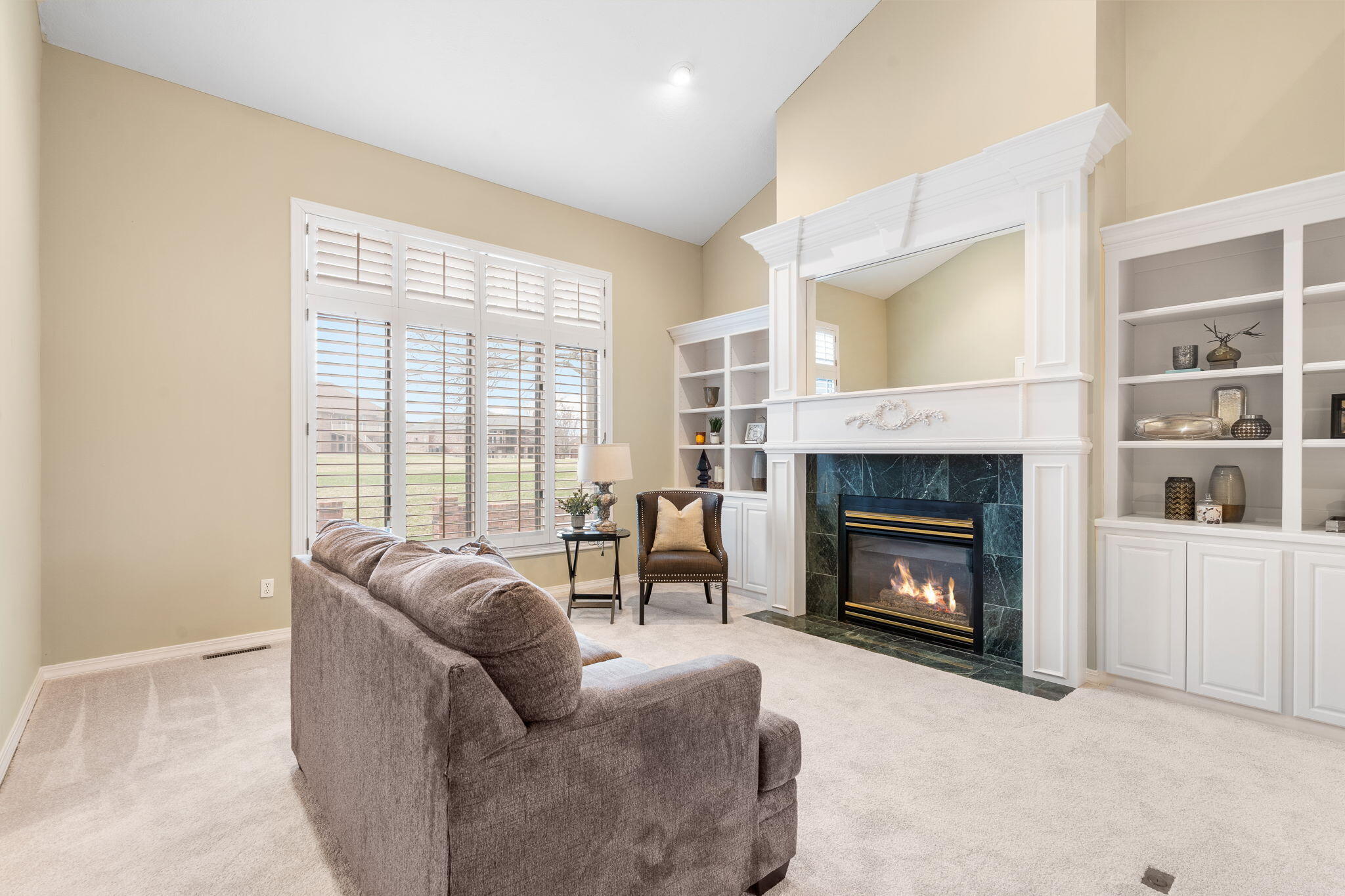 4228 Greenbriar Drive Property Photo 6