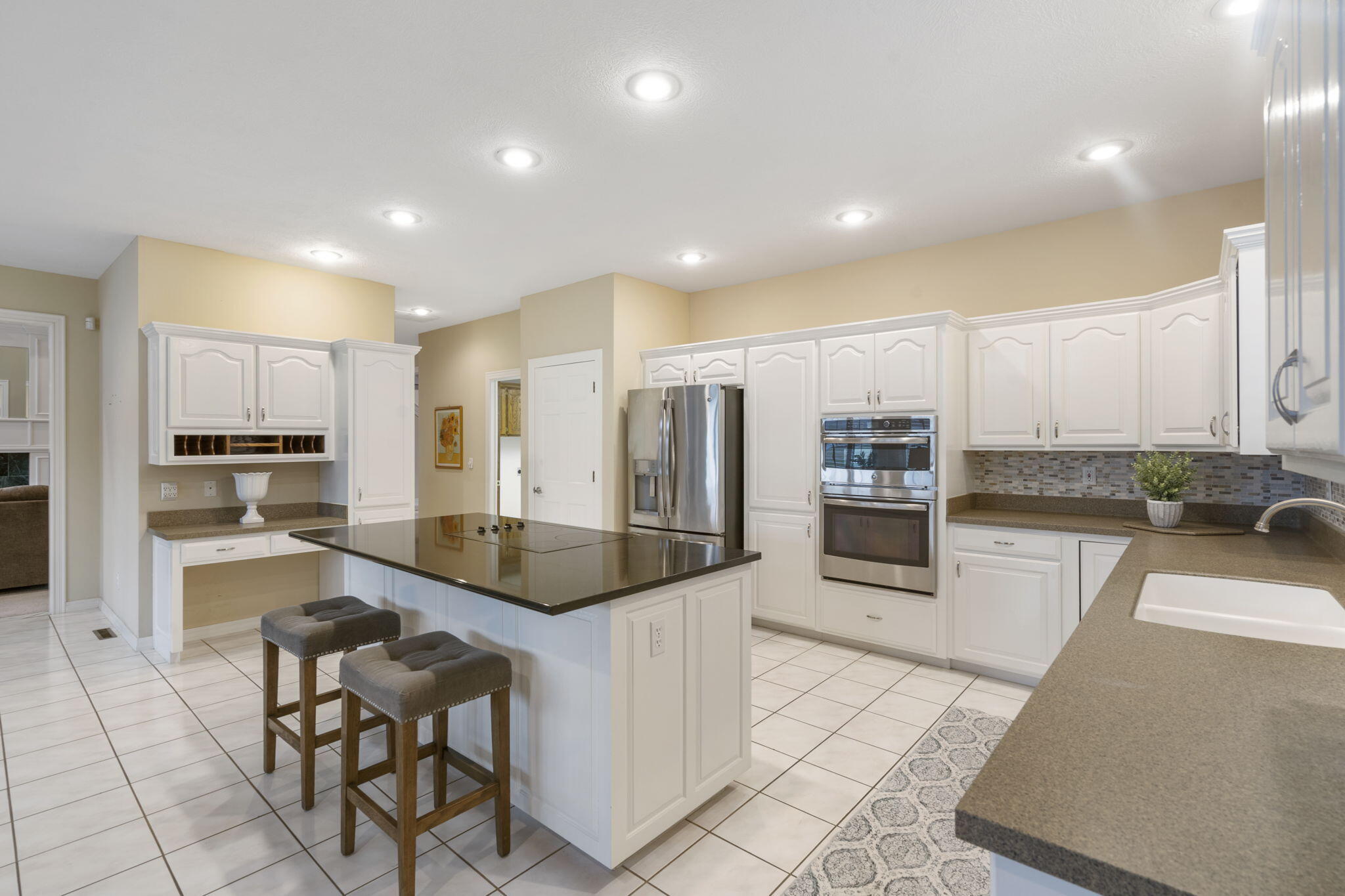 4228 Greenbriar Drive Property Photo 11