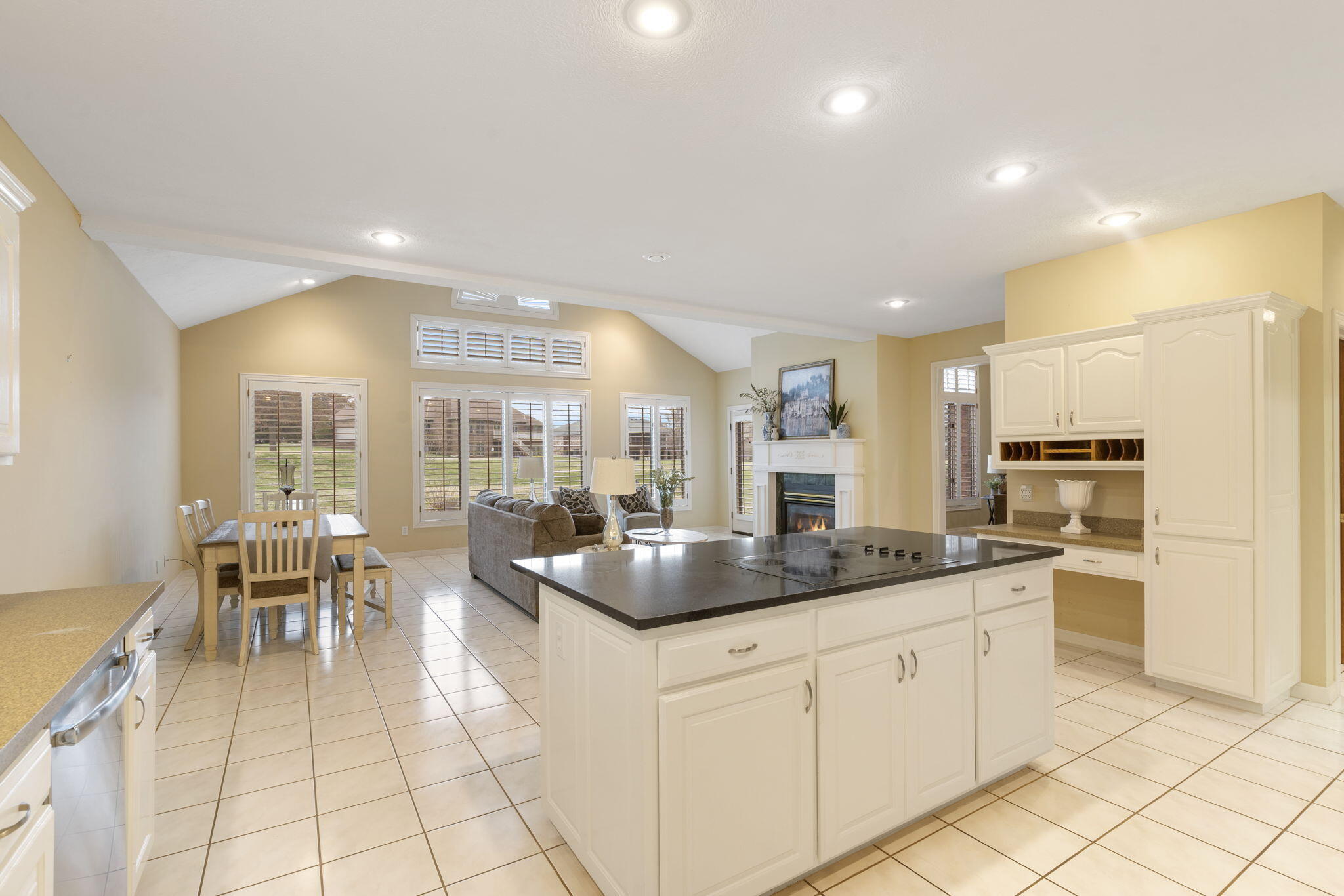 4228 Greenbriar Drive Property Photo 12
