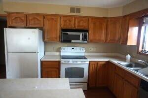 2198 Maple Street Property Photo 6
