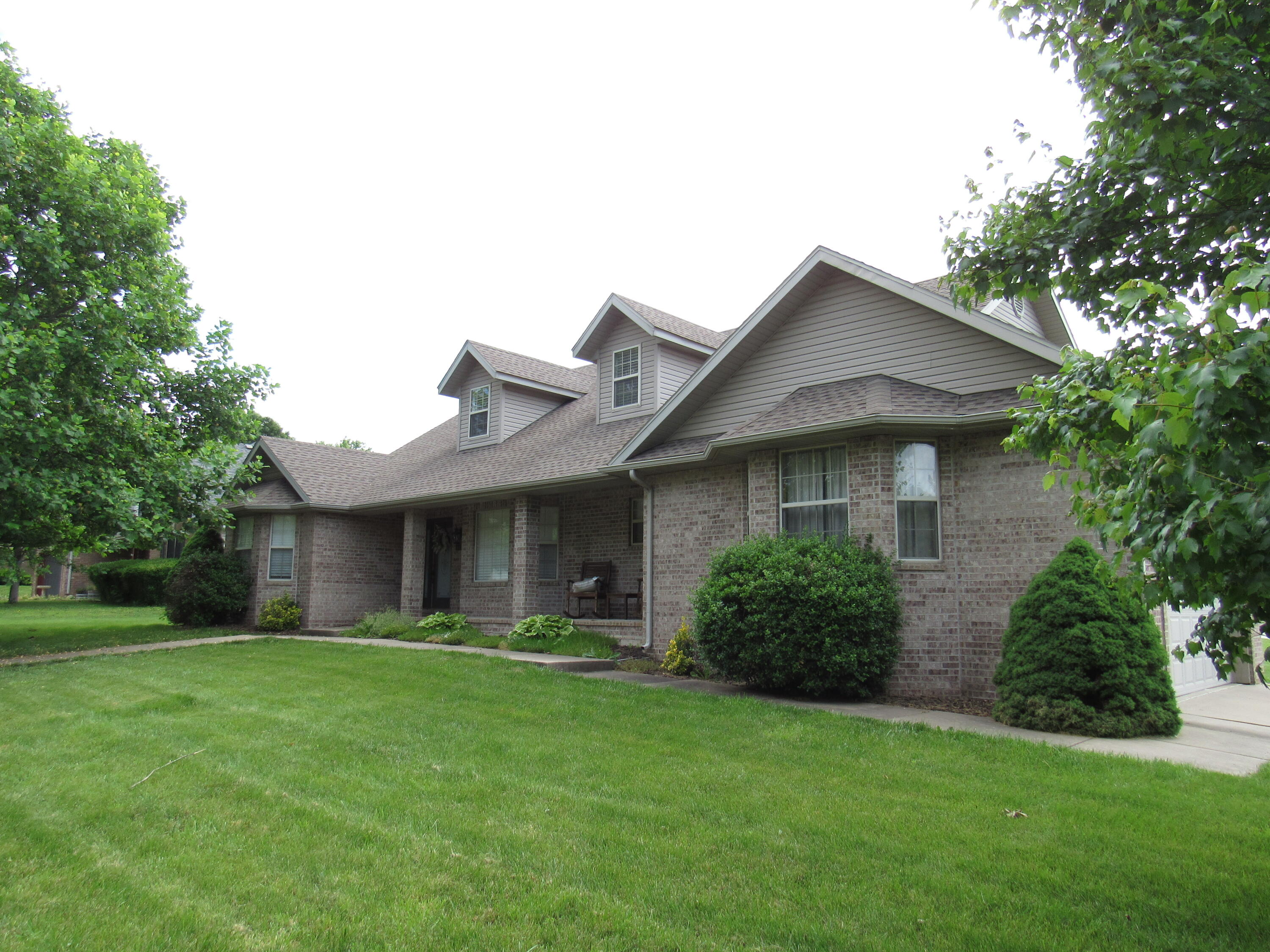 640 South Shuyler Street Property Photo 2