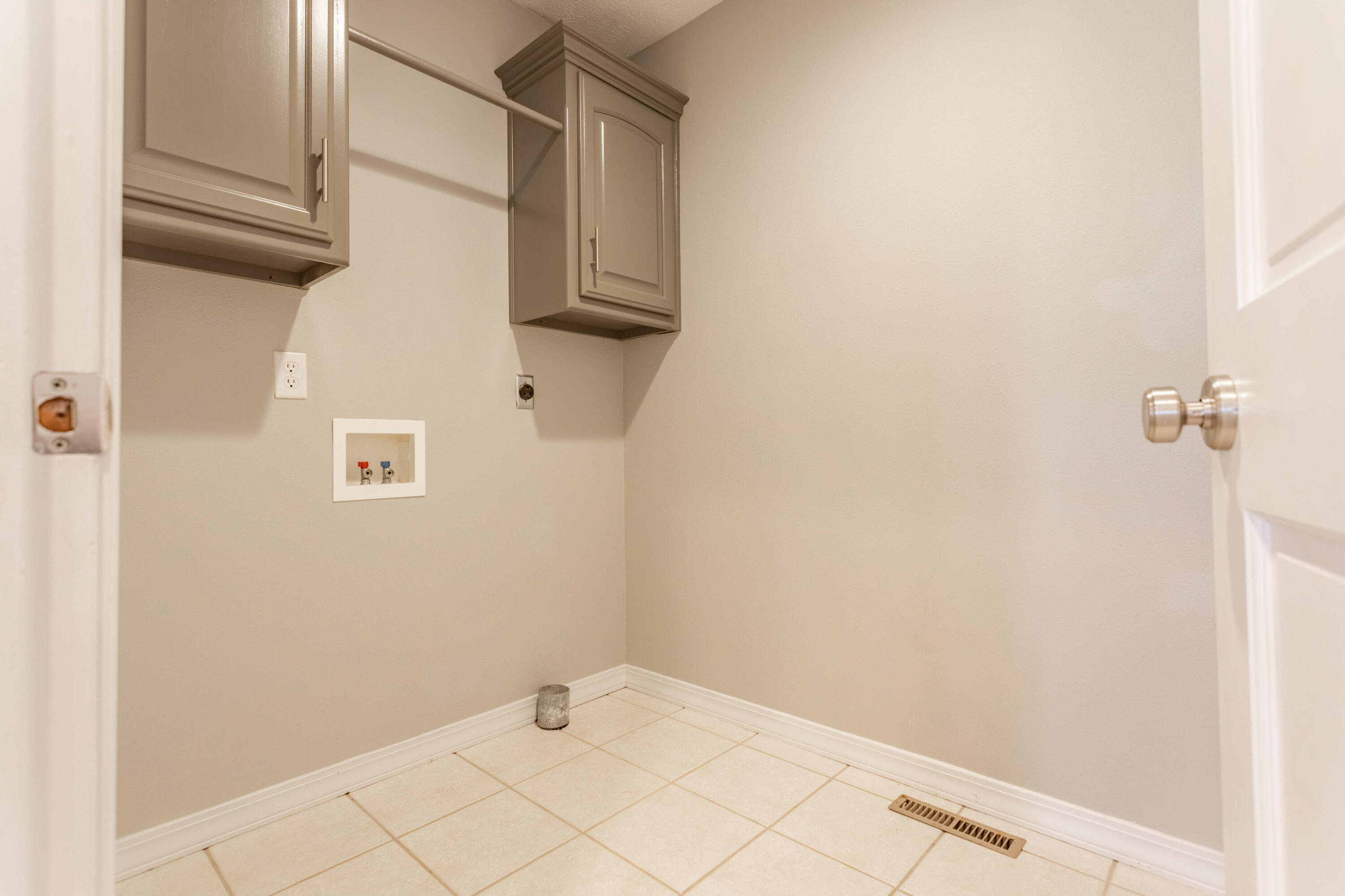 640 South Shuyler Street Property Photo 27