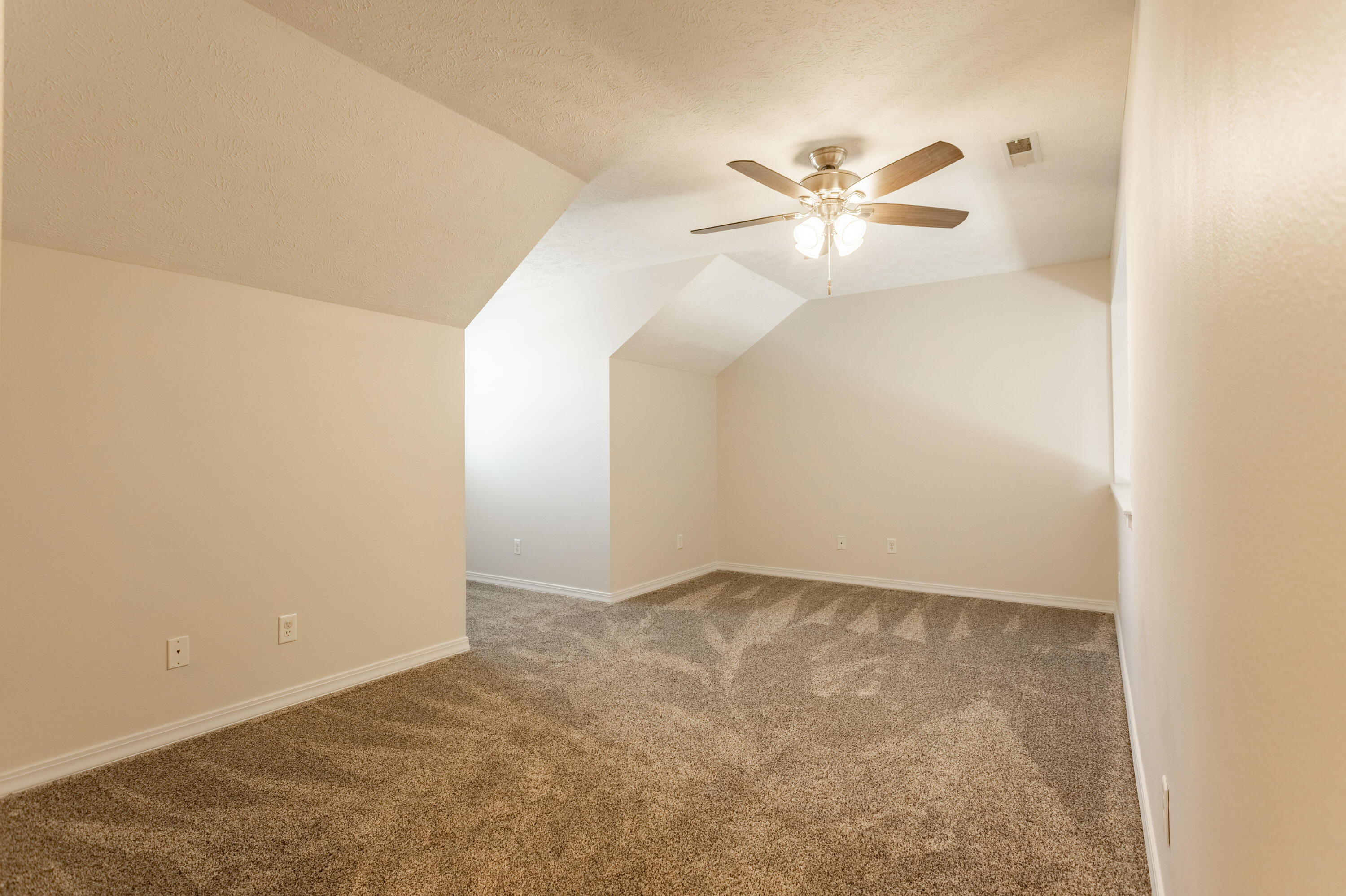 640 South Shuyler Street Property Photo 32