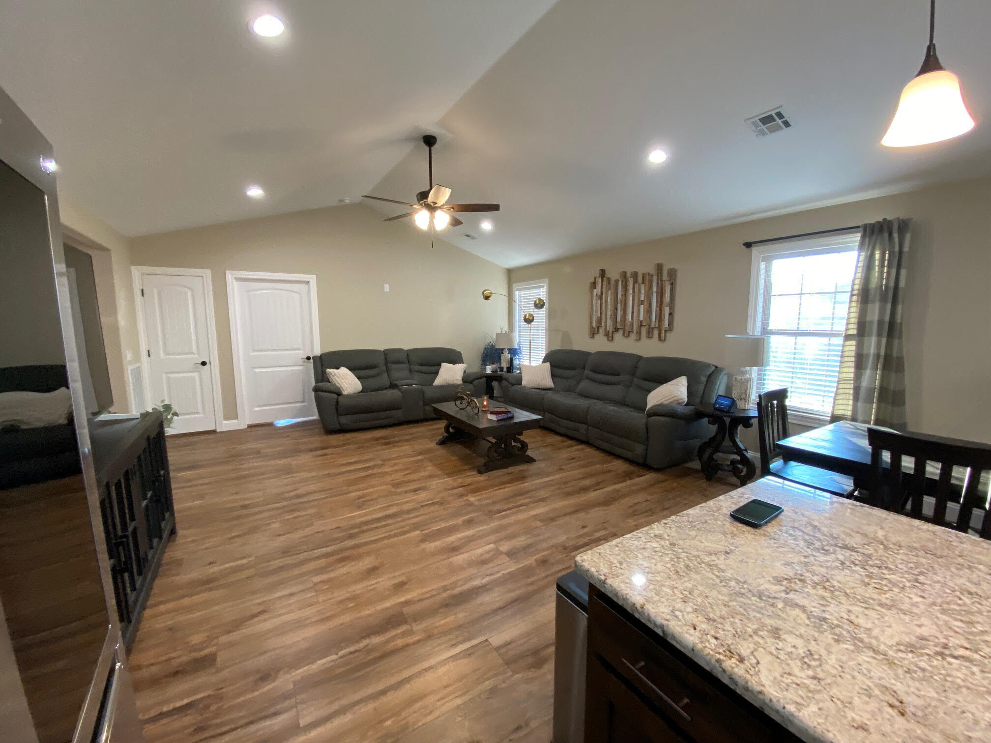 2520 South Schifferdecker Avenue Property Photo 6