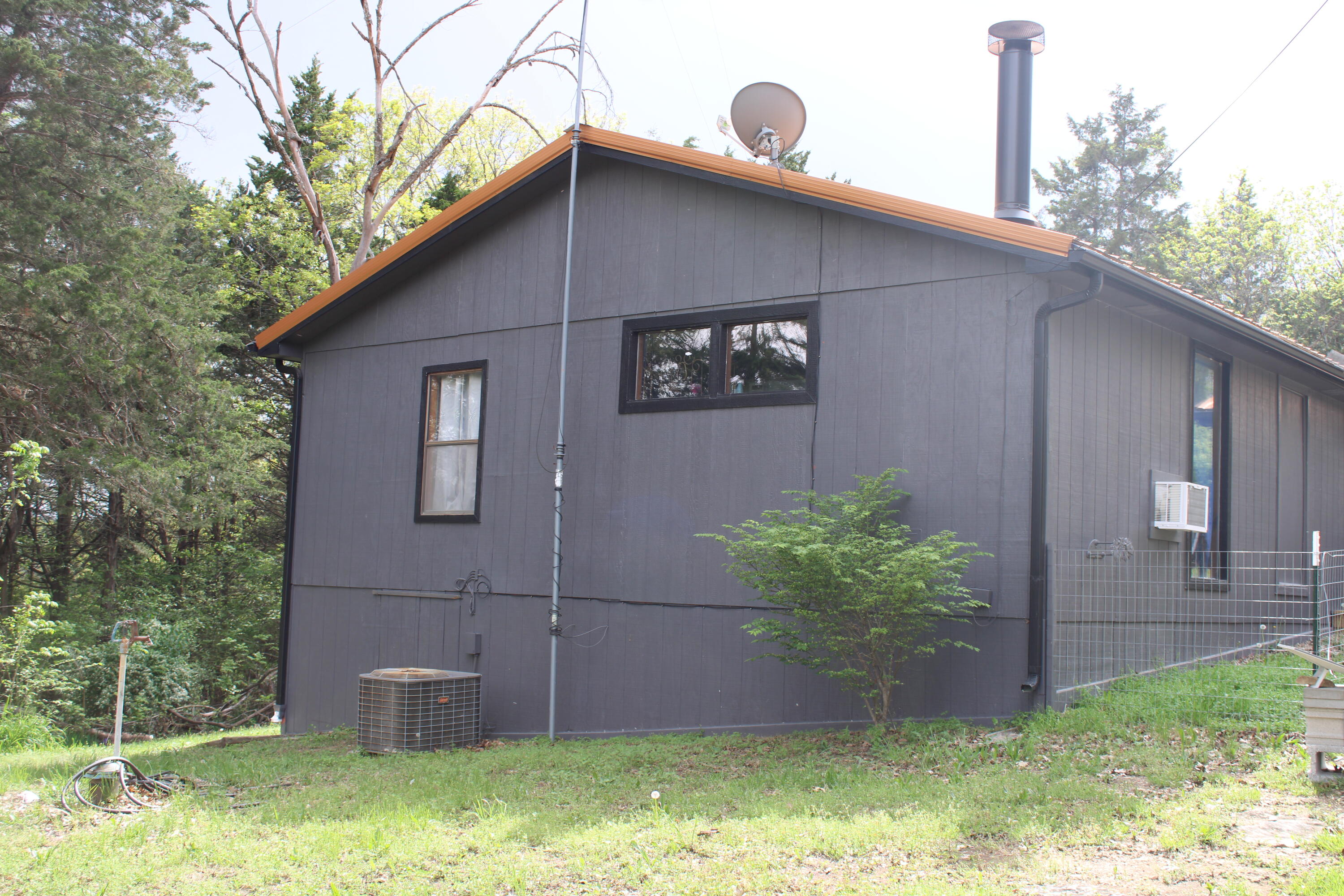 20494 Avery Road Property Photo 5