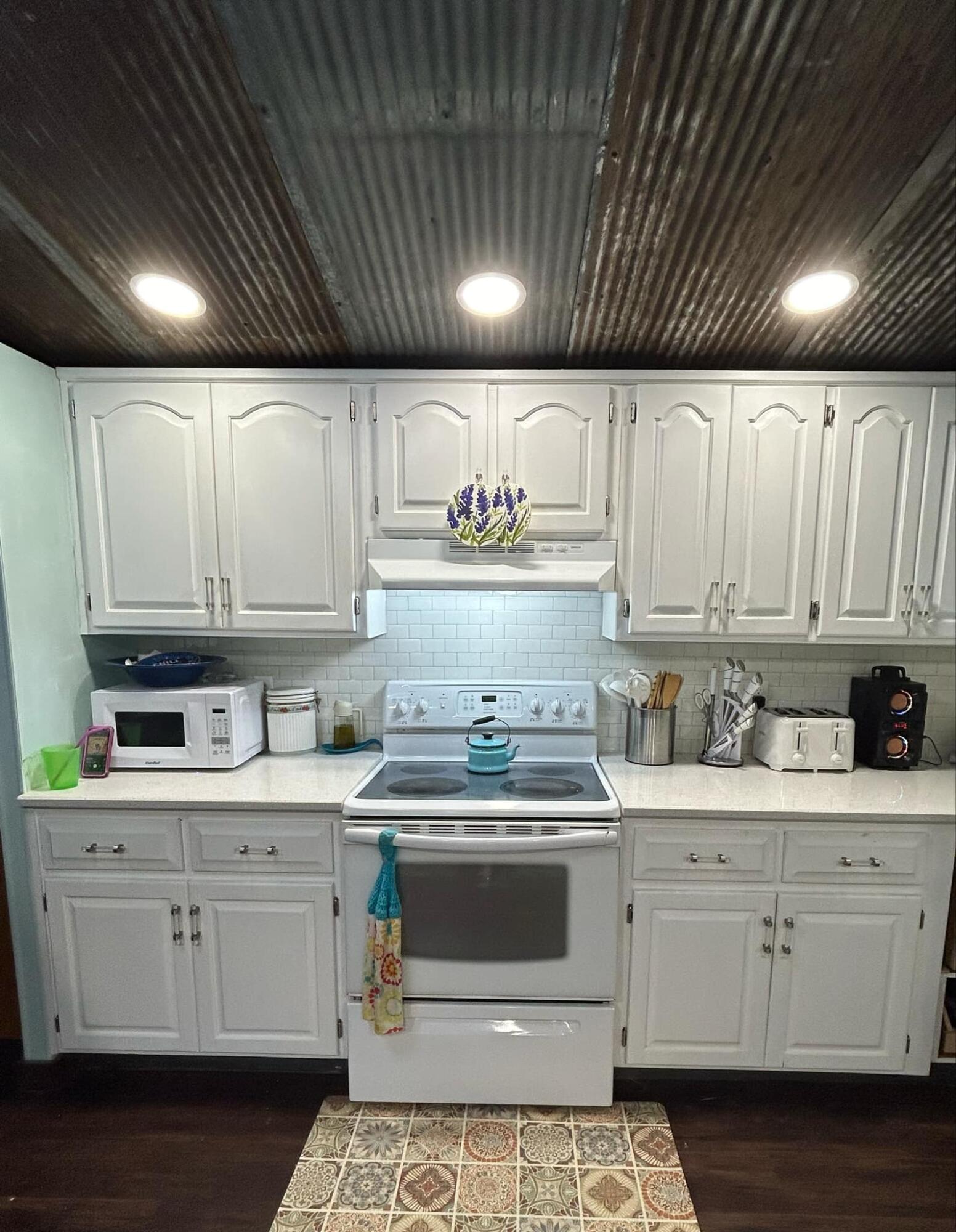 20494 Avery Road Property Photo 8