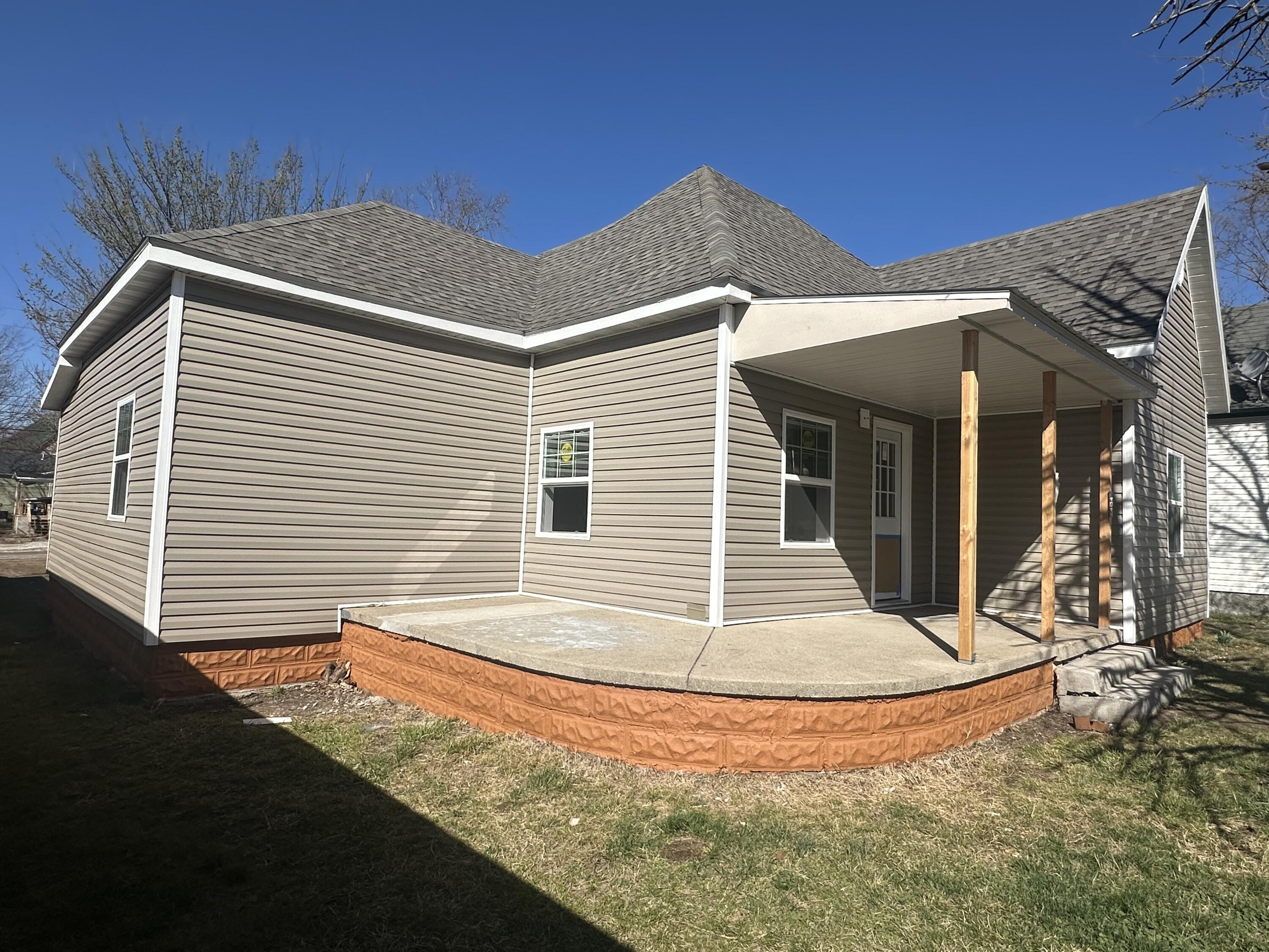 404 6th Street Property Photo 2