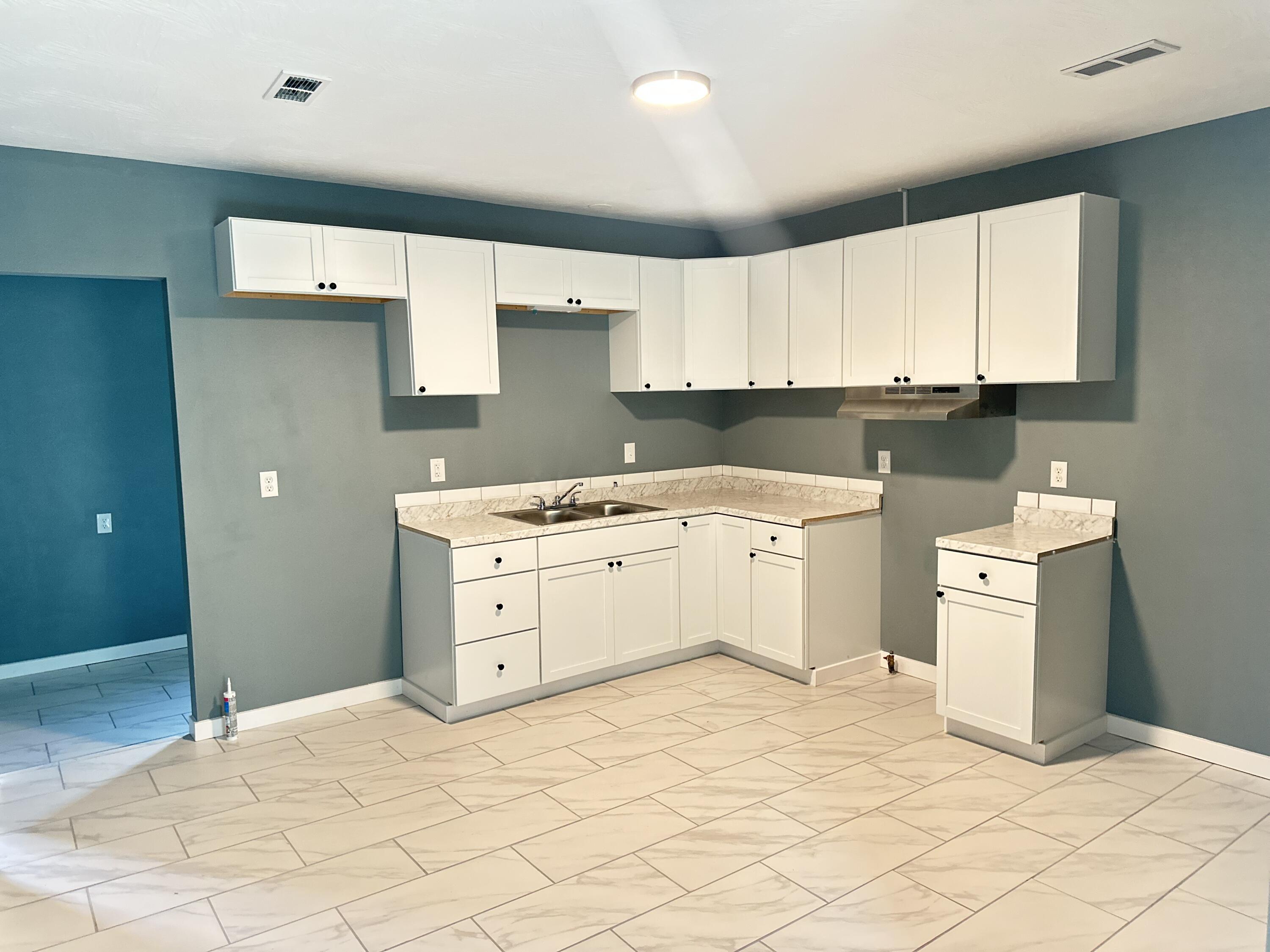 404 6th Street Property Photo 9