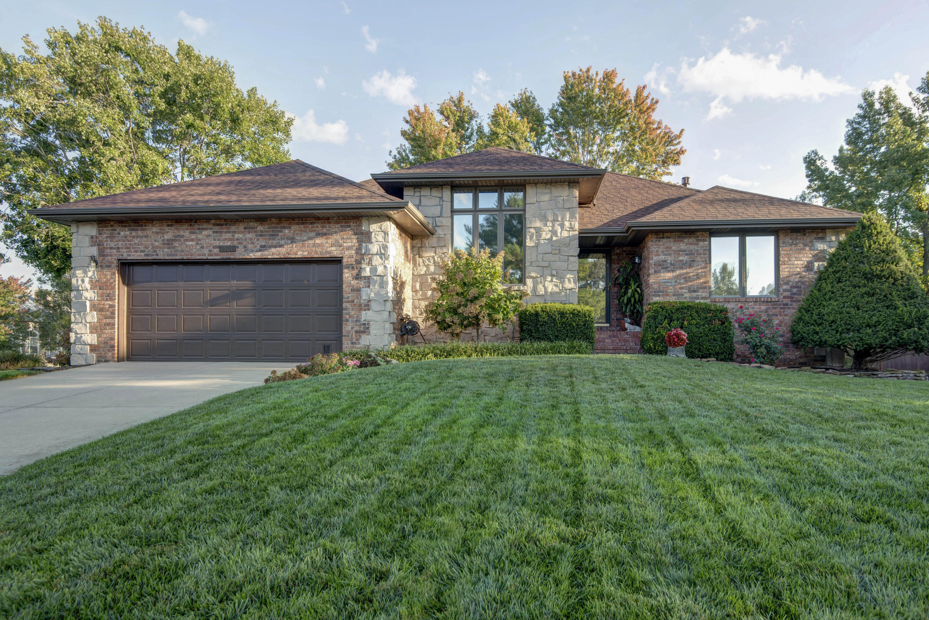 Apple Creek Real Estate Listings Main Image