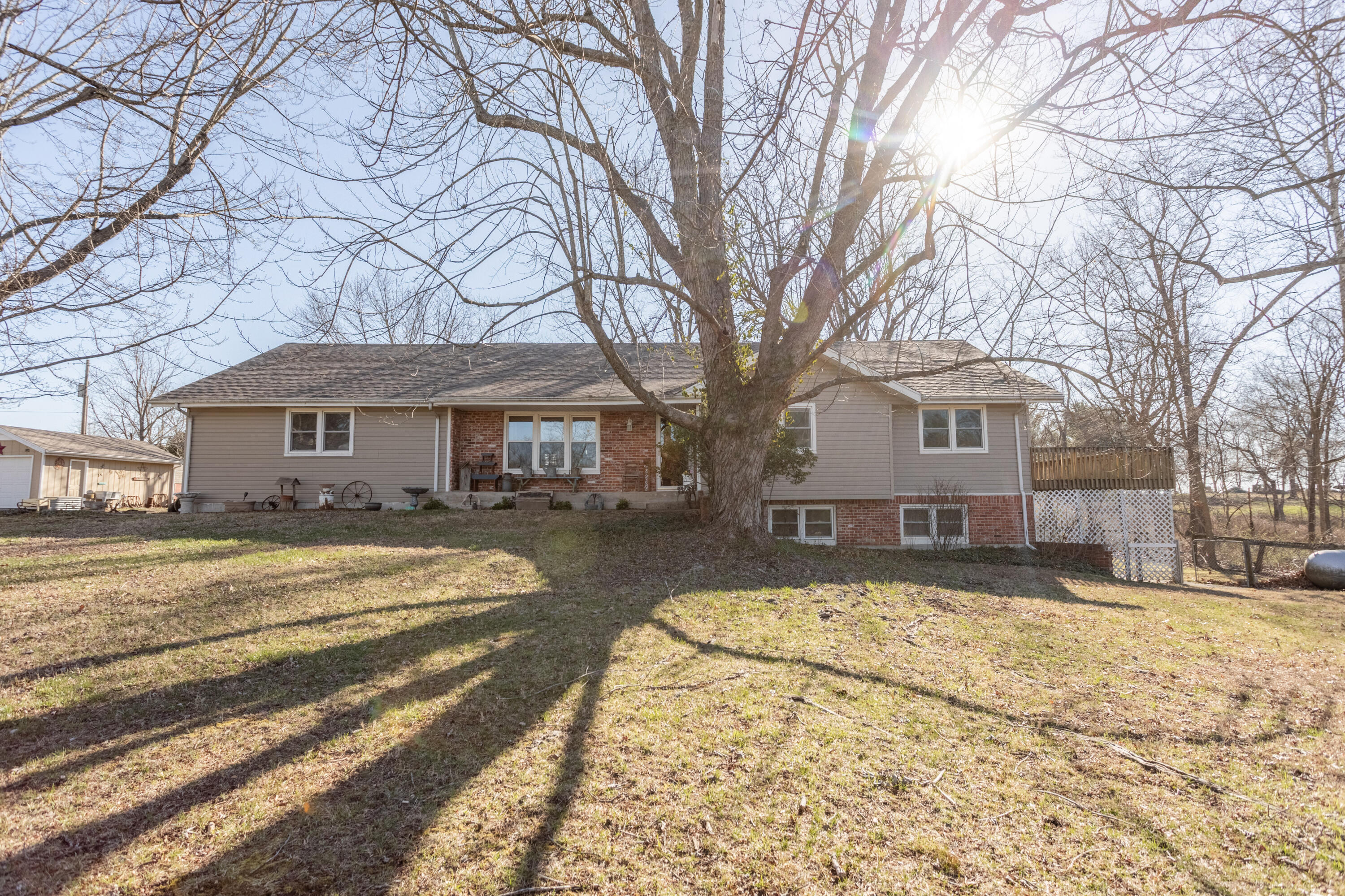2146 North Haseltine Road Property Photo
