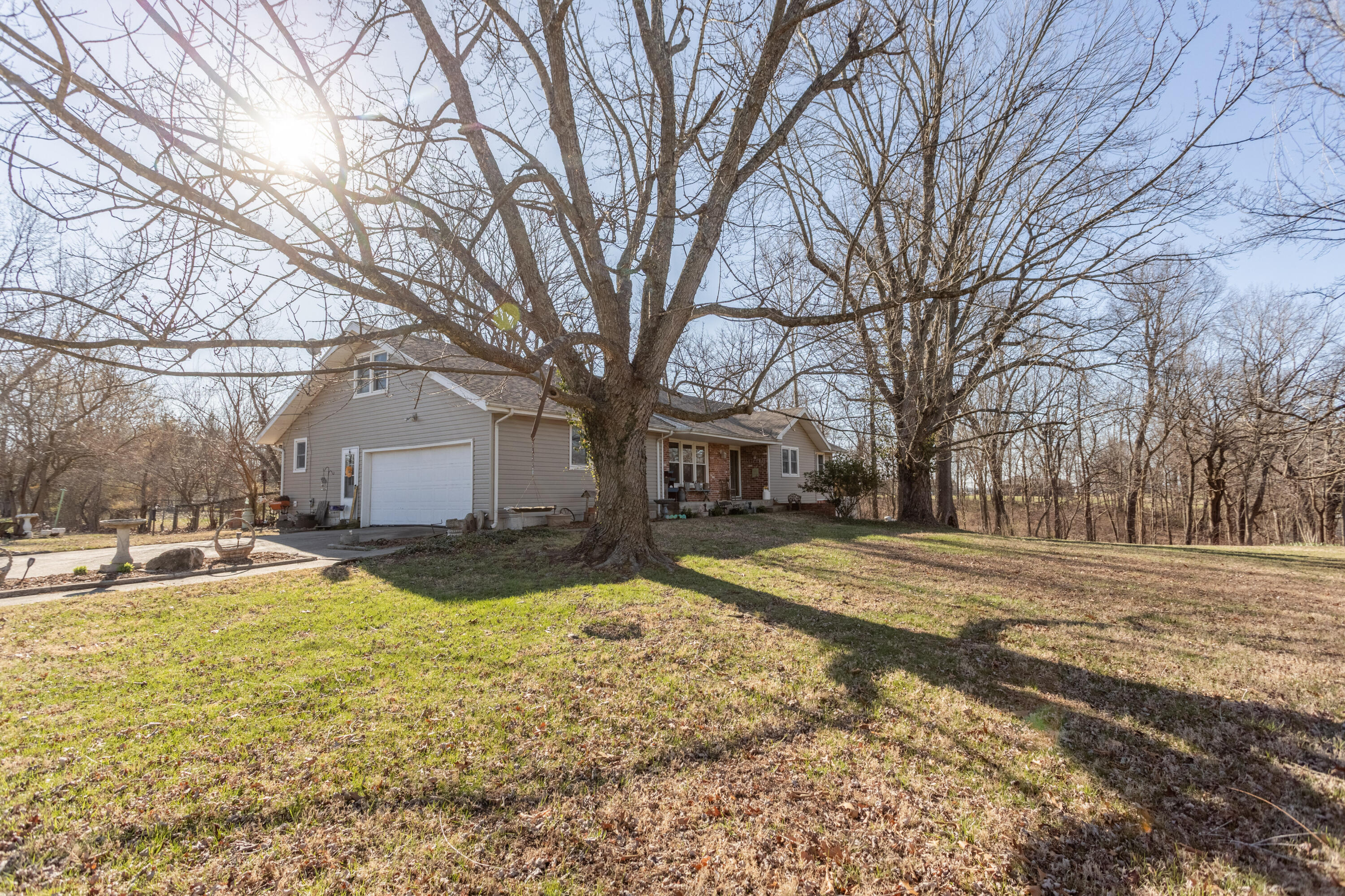 2146 North Haseltine Road Property Photo 4